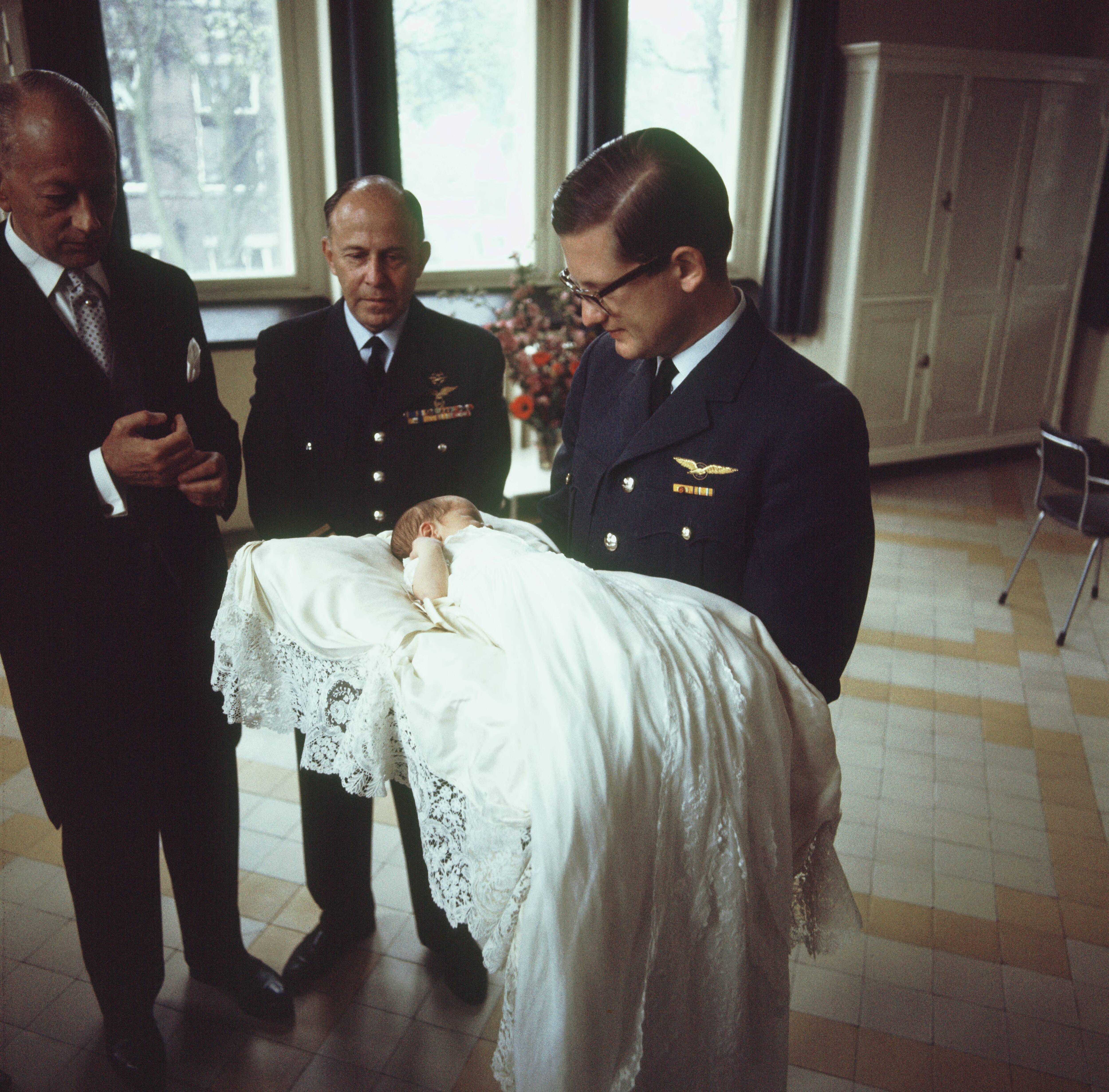 Fotocollectie RVD / Koninklijk Huis — Mr. Pieter van Vollenhoven met prins Maurits en burgemeester jonkheer De Ranitz van Utrecht en luitenant-generaal A.B. Wolff, bevelhebber van de Luchtstrijdkrachten, in het Academisch Ziekenhuis Utrecht op 22 april 1968 — Foto: Koot, Max / RVD. Licentie: Set B: Rechtenvrij / Publiek Domein. Bron: Nationaal Archief. http://hdl.handle.net/10648/afad8718-d0b4-102d-bcf8-003048976d84