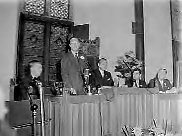 Fotocollectie Anefo — Prins Bernhard opent tweede Europese reclamecongres in de Ridderzaal te Den Haag — Foto: Behrens, Herbert F. / Anefo. Licentie: Set B: Rechtenvrij / Publiek Domein. Bron: Nationaal Archief. http://hdl.handle.net/10648/a969ae86-d0b4-102d-bcf8-003048976d84