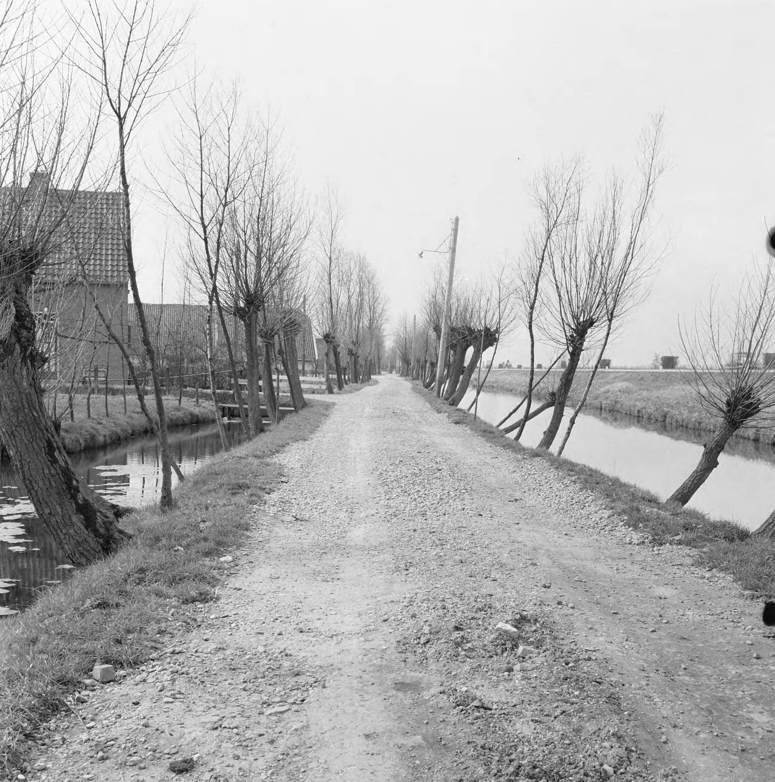 Fotocollectie Nederlandse Heidemaatschappij — Reyerkopperbuurtweg in de gem. Vleuten-De Meern — Foto: Wüllschleger, [...] / Heidemij. Licentie: Set B: Rechtenvrij / Publiek Domein. Bron: Nationaal Archief. http://hdl.handle.net/10648/ae71490c-d0b4-102d-bcf8-003048976d84