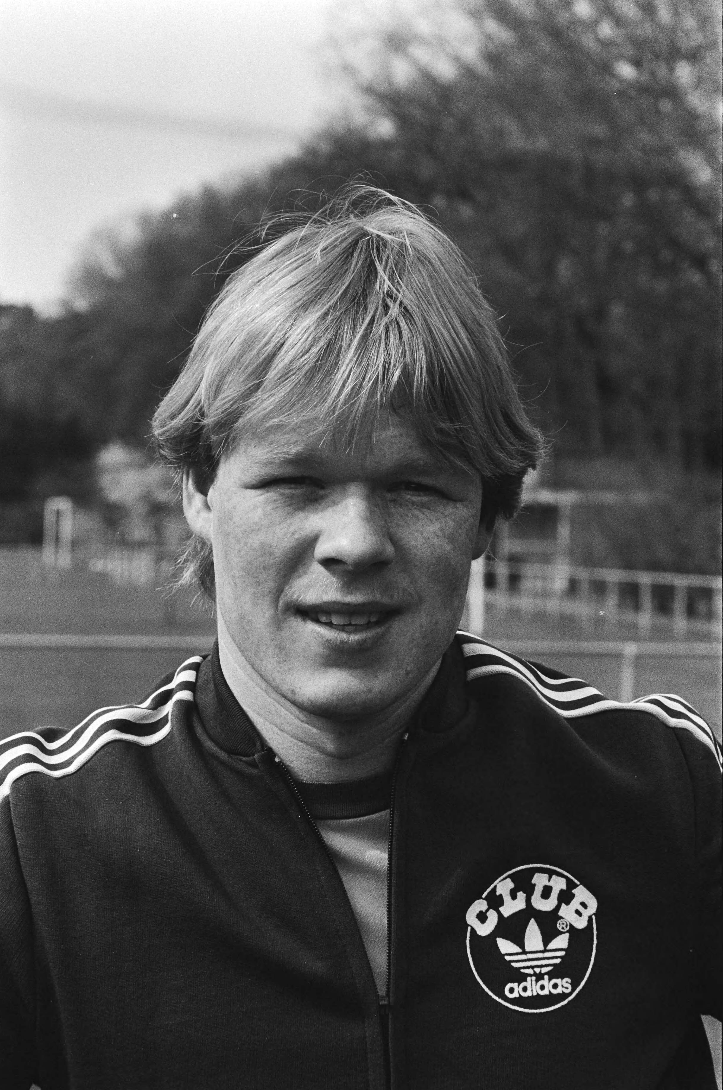 Training van het Nederlands elftal in Zeist — Ronald Koeman — Foto: Croes, Rob C. / Anefo. Licentie: Set B: Rechtenvrij / Publiek Domein. Bron: Nationaal Archief. http://hdl.handle.net/10648/ad28a02c-d0b4-102d-bcf8-003048976d84