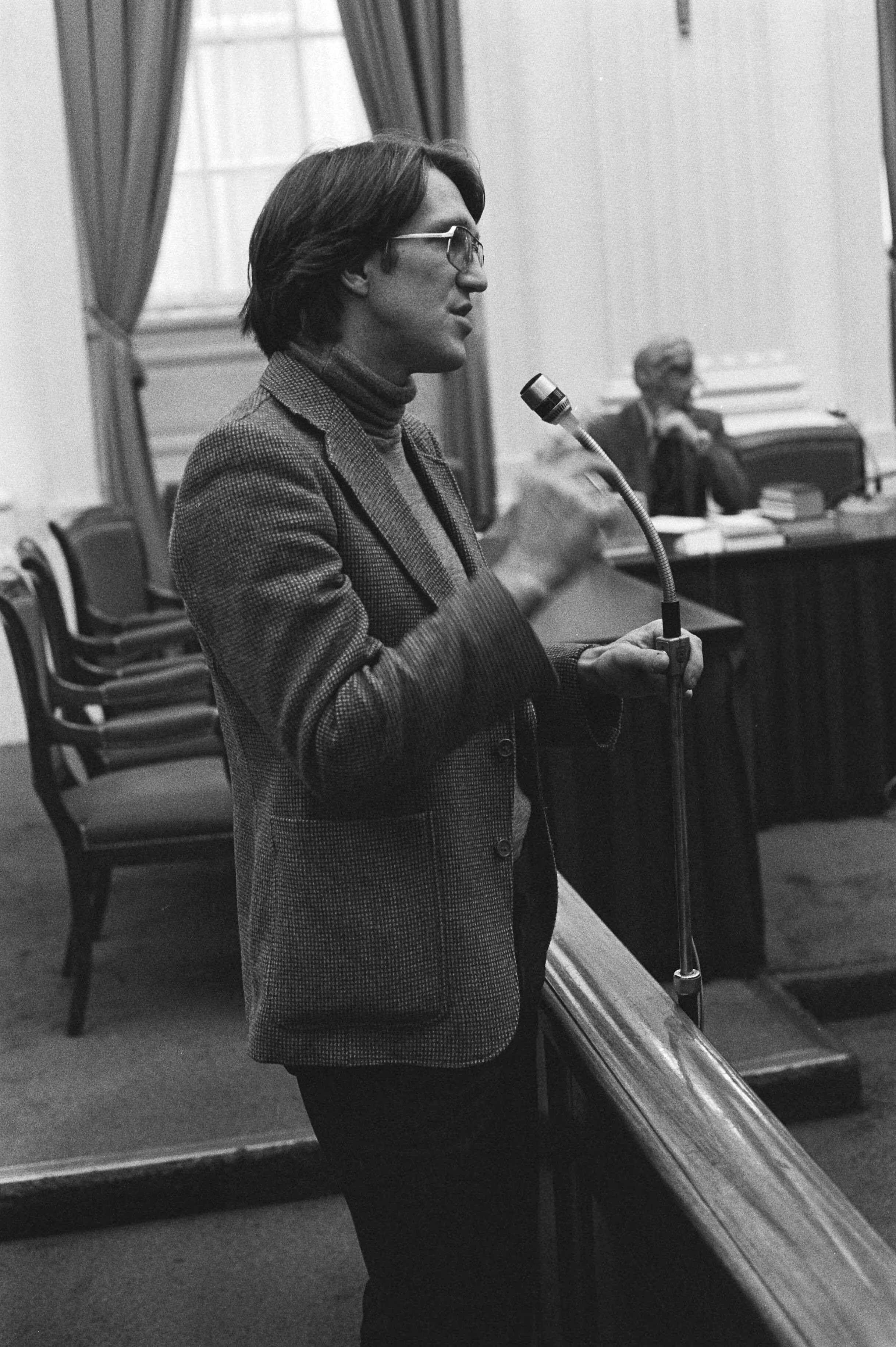 Fotocollectie Anefo — Diverse buurtorganisaties uit het hele land hebben een gesprek met commissie Volkshuisvesting in Den Haag over wijziging Koninklijk Besluit — Foto: Antonisse, Marcel / Anefo. Licentie: Set B: Rechtenvrij / Publiek Domein. Bron: Nationaal Archief. http://hdl.handle.net/10648/aceb1446-d0b4-102d-bcf8-003048976d84