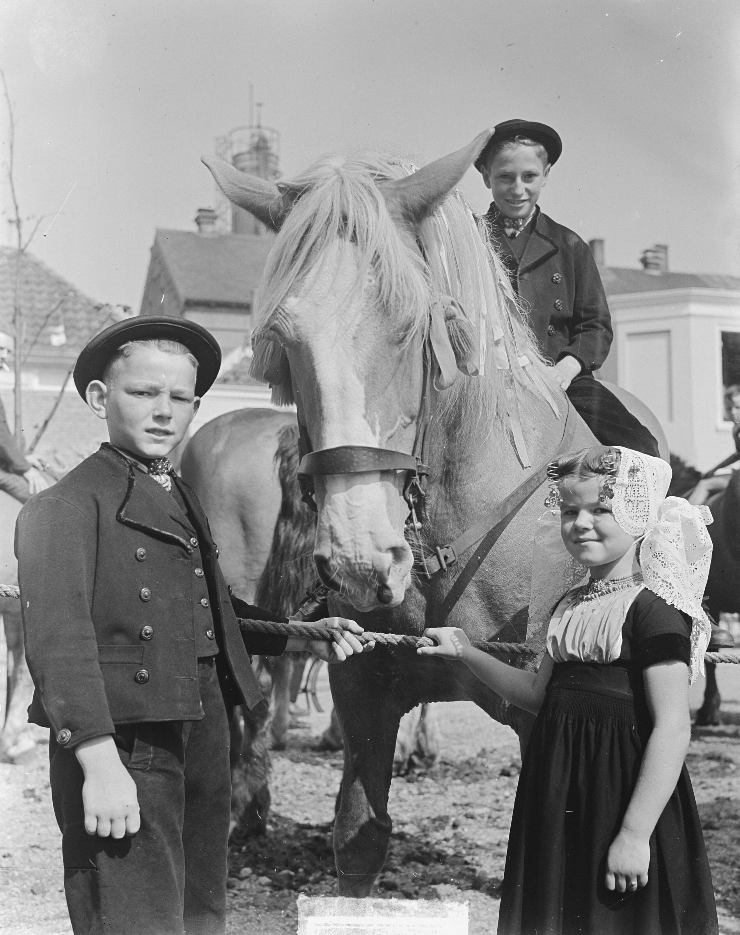 Fotocollectie Anefo — Ringsteken Middelburg — Foto: Noske, J.D. / Anefo. Licentie: Set B: Rechtenvrij / Publiek Domein. Bron: Nationaal Archief. http://hdl.handle.net/10648/a8cd1d46-d0b4-102d-bcf8-003048976d84