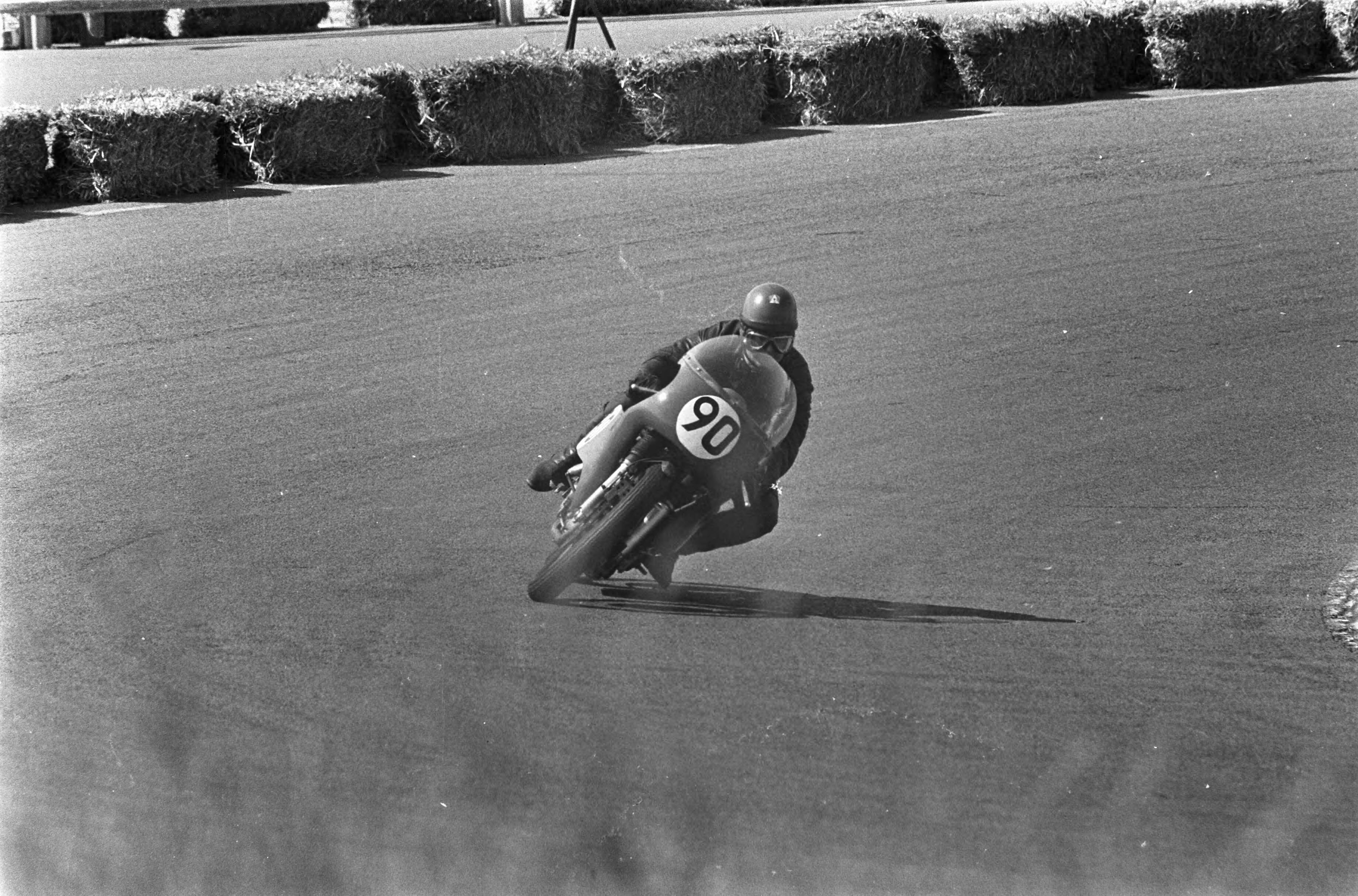 Fotocollectie Anefo — Motorraces Zandvoort. Paul Lodewijkx kwam te vallen in 250cc klasse — Foto: Koch, Eric / Anefo. Licentie: Set B: Rechtenvrij / Publiek Domein. Bron: Nationaal Archief. http://hdl.handle.net/10648/ab478002-d0b4-102d-bcf8-003048976d84