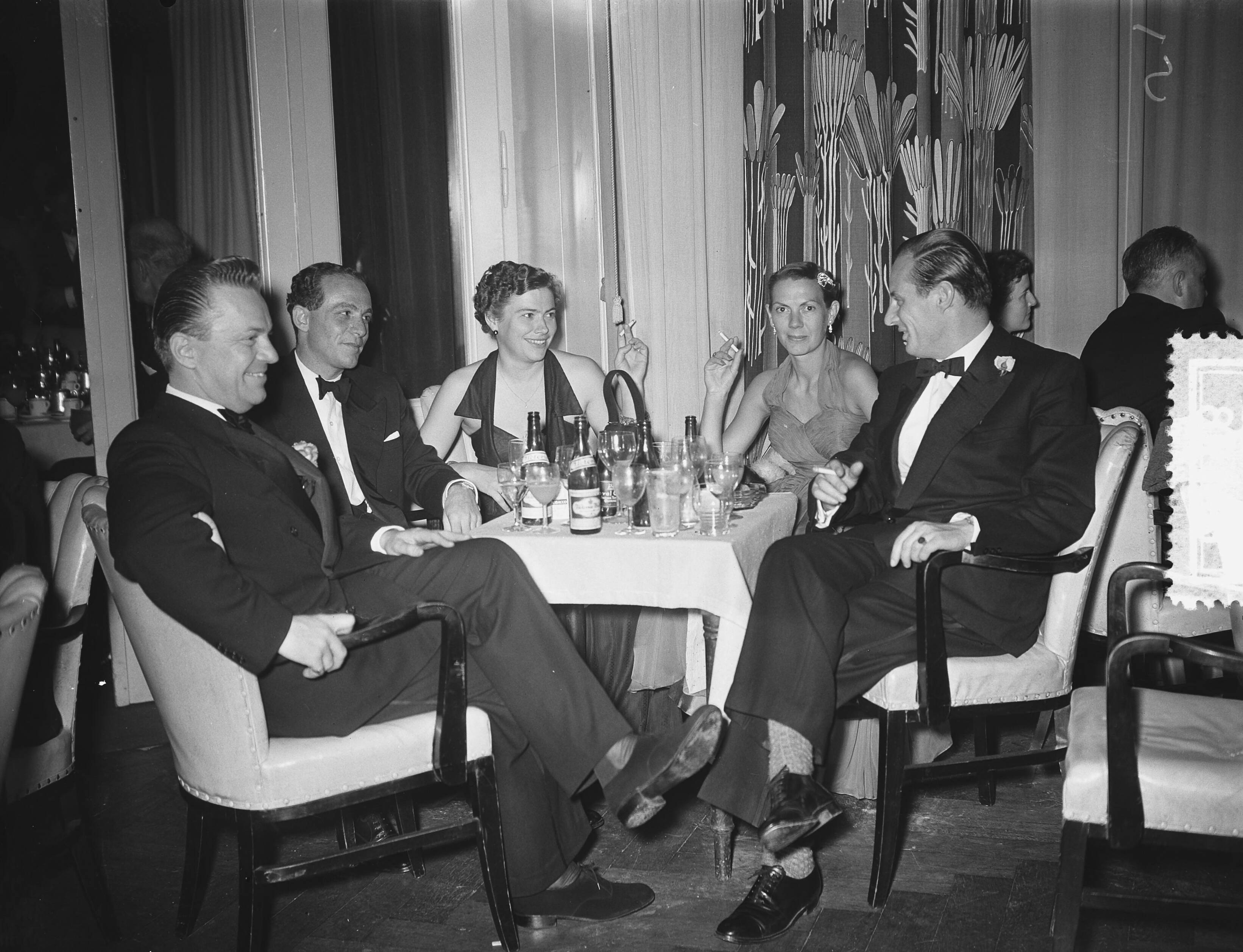 Fotocollectie Anefo — Congres zee-assuradeuren Den Haag , dansen — Foto: Bilsen, Joop van / Anefo. Licentie: Set B: Rechtenvrij / Publiek Domein. Bron: Nationaal Archief. http://hdl.handle.net/10648/a9296448-d0b4-102d-bcf8-003048976d84