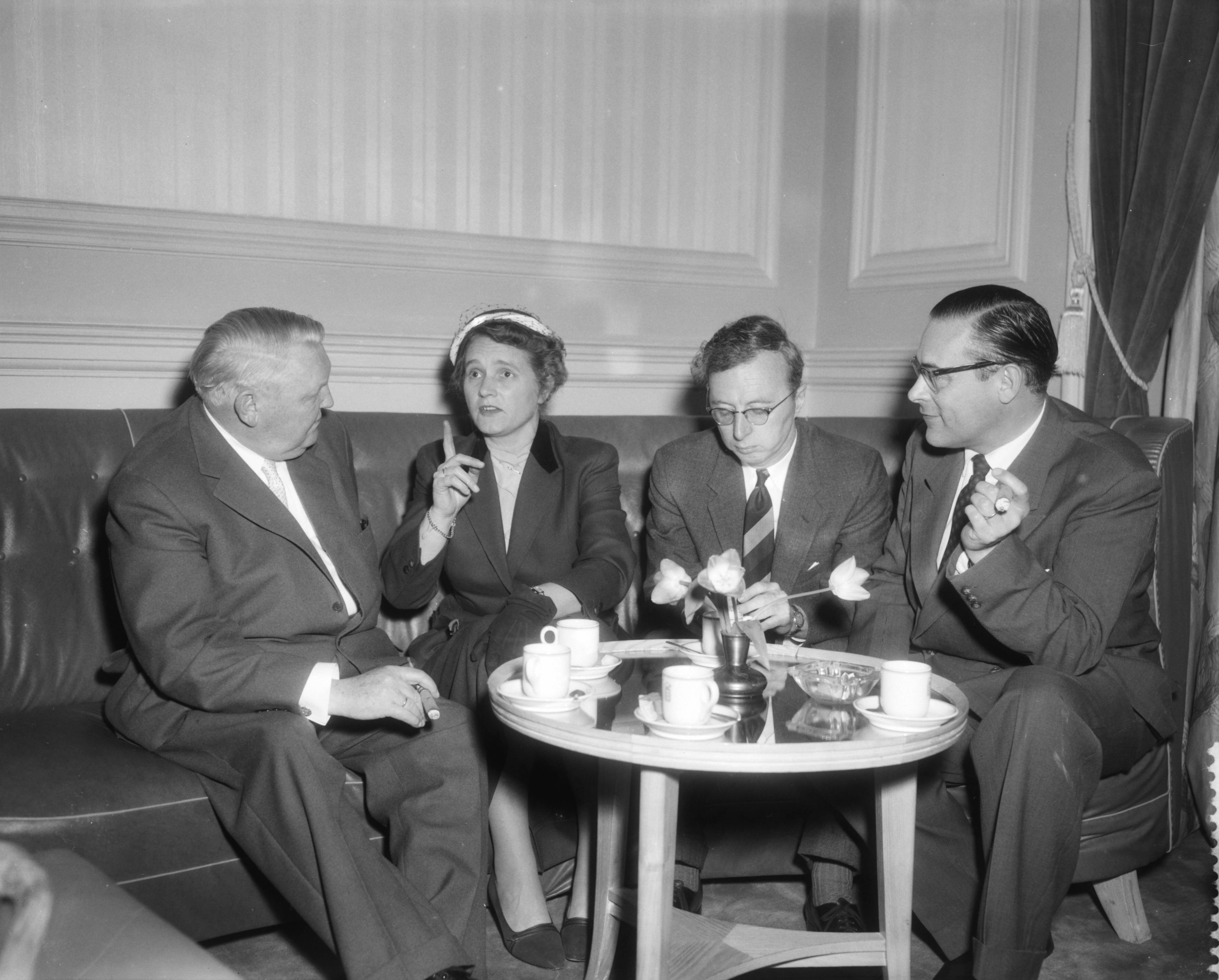 Fotocollectie Anefo — 12e Internationaal Congres van de Unie van Jonge Christen-Democraten (UIJD) in Scheveningen. Vlnr. prof. dr. L.W Erhard, mej. dr. M. A. M. Klompé, prof. dr. J. Zijlstra , Ir. H. B. J. Witte — Foto: Pot, Harry / Anefo. Licentie: Set B: Rechtenvrij / Publiek Domein. Bron: Nationaal Archief. http://hdl.handle.net/10648/a97baf82-d0b4-102d-bcf8-003048976d84