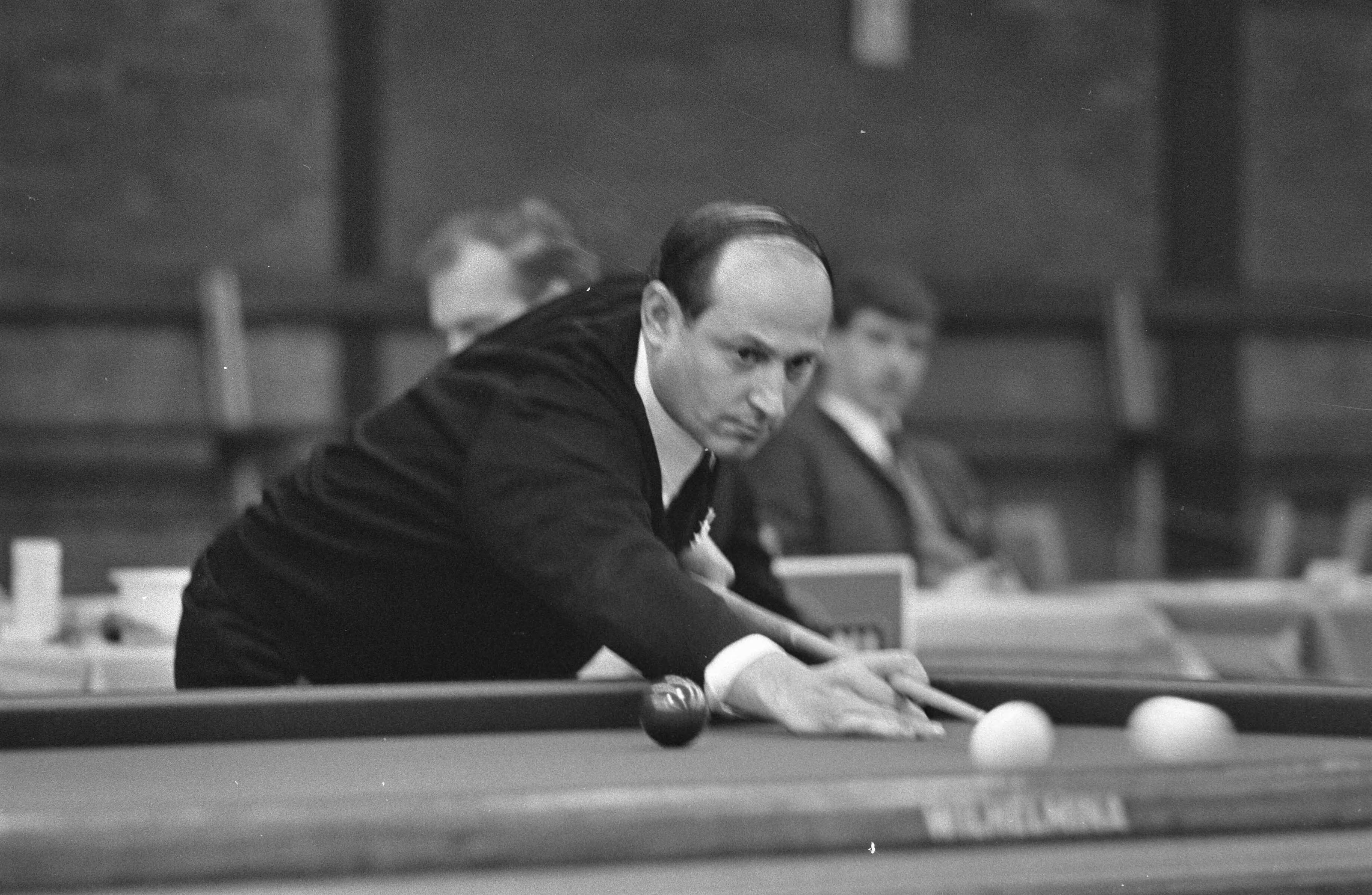 Fotocollectie Anefo — Europees Kampioenschap Driebanden in Den Haag Jean Marty in aktie — Foto: Koch, Eric / Anefo. Licentie: Set B: Rechtenvrij / Publiek Domein. Bron: Nationaal Archief. http://hdl.handle.net/10648/ab5b25c6-d0b4-102d-bcf8-003048976d84