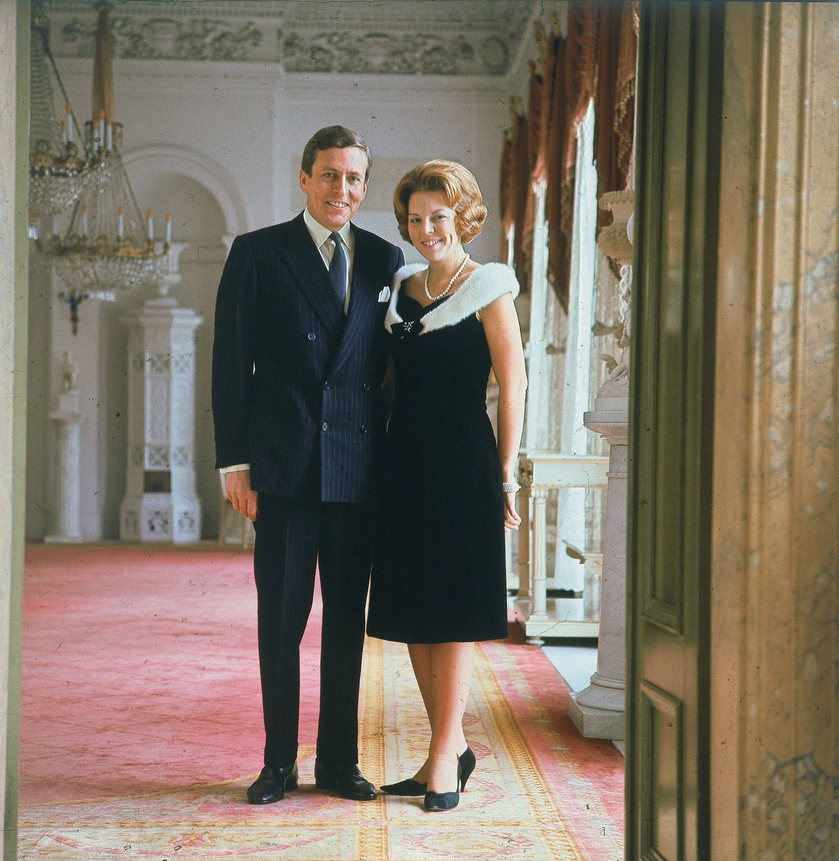 Fotocollectie RVD / Koninklijk Huis — Prinses Beatrix en Claus von Amsberg in Paleis Soestdijk — Foto: Koot, Max / RVD. Licentie: Set B: Rechtenvrij / Publiek Domein. Bron: Nationaal Archief. http://hdl.handle.net/10648/afb0cd7e-d0b4-102d-bcf8-003048976d84
