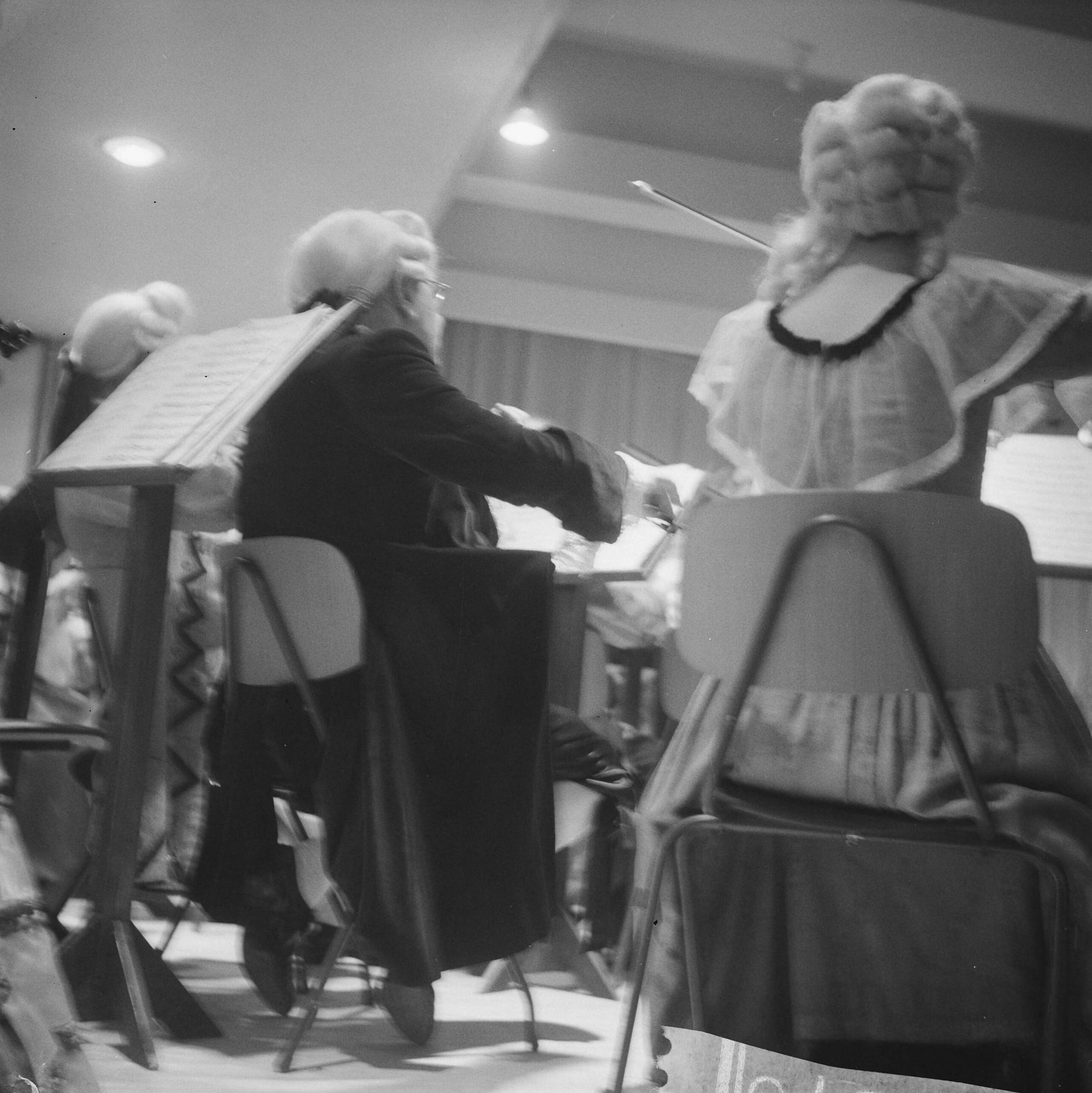 Fotocollectie Anefo — Uitvoering van "Die Haerlemsche Musyckkamer" — Foto: Nijs, Jac. de / Anefo. Licentie: Set B: Rechtenvrij / Publiek Domein. Bron: Nationaal Archief. http://hdl.handle.net/10648/a9ec78e8-d0b4-102d-bcf8-003048976d84