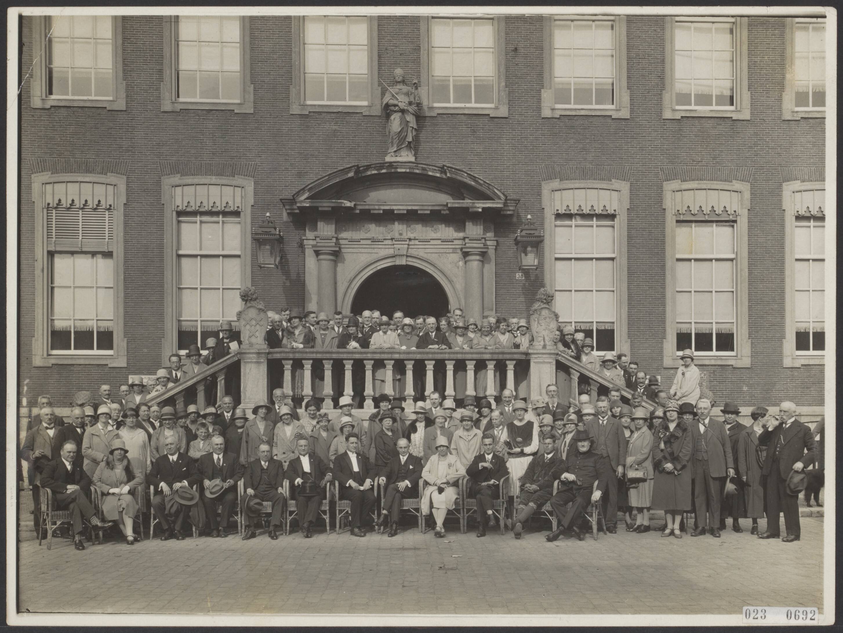 Fotocollectie Elsevier Binnenland — Algemene Jaarvergadering te Breda van de Nederlandse Natuur-Historische Vereniging — Foto: N.V. Vereenigde Fotobureaux. Licentie: Set B: Rechtenvrij / Publiek Domein. Bron: Nationaal Archief. http://hdl.handle.net/10648/add53b0c-d0b4-102d-bcf8-003048976d84