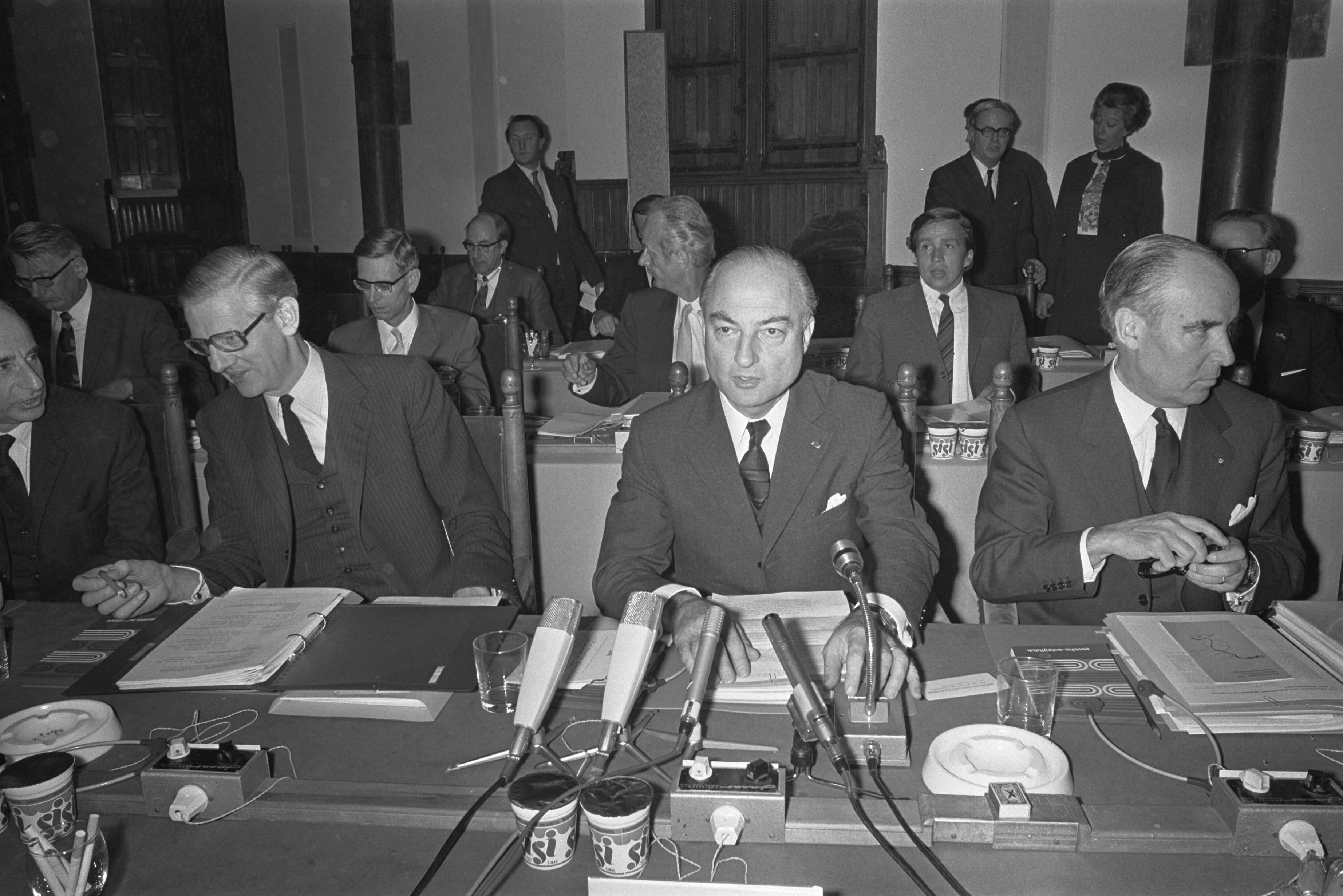 Fotocollectie Anefo — Milieucongres over de Rijn in de Ridderzaal te Den Haag — Foto: Peters, Hans / Anefo. Licentie: Set B: Rechtenvrij / Publiek Domein. Bron: Nationaal Archief. http://hdl.handle.net/10648/abfaa2ae-d0b4-102d-bcf8-003048976d84