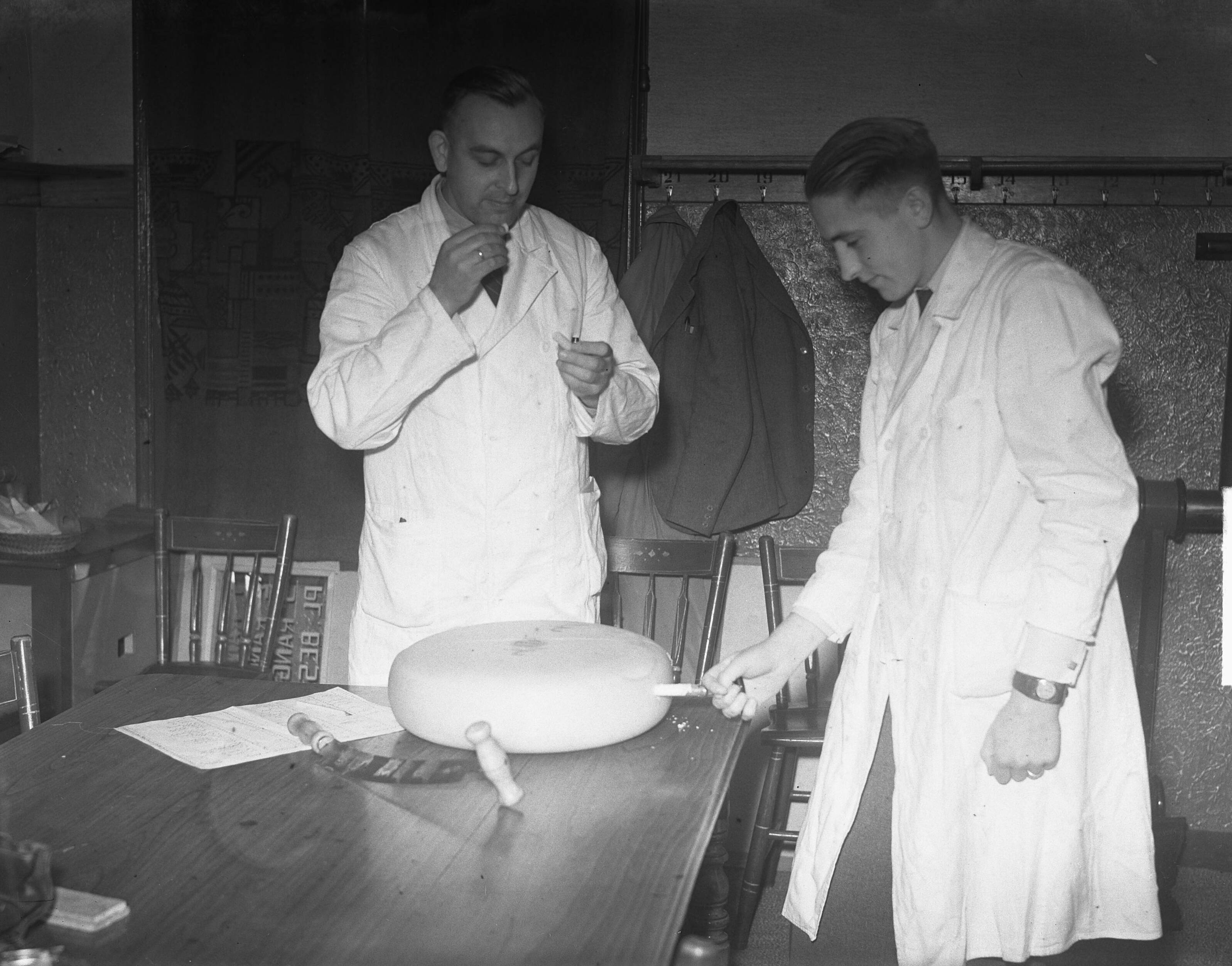 Fotocollectie Anefo — Najaarsmarkt met kaasdag in Bodegraven — Foto: Nijs, Jac. de / Anefo. Licentie: Set B: Rechtenvrij / Publiek Domein. Bron: Nationaal Archief. http://hdl.handle.net/10648/a8e0882c-d0b4-102d-bcf8-003048976d84
