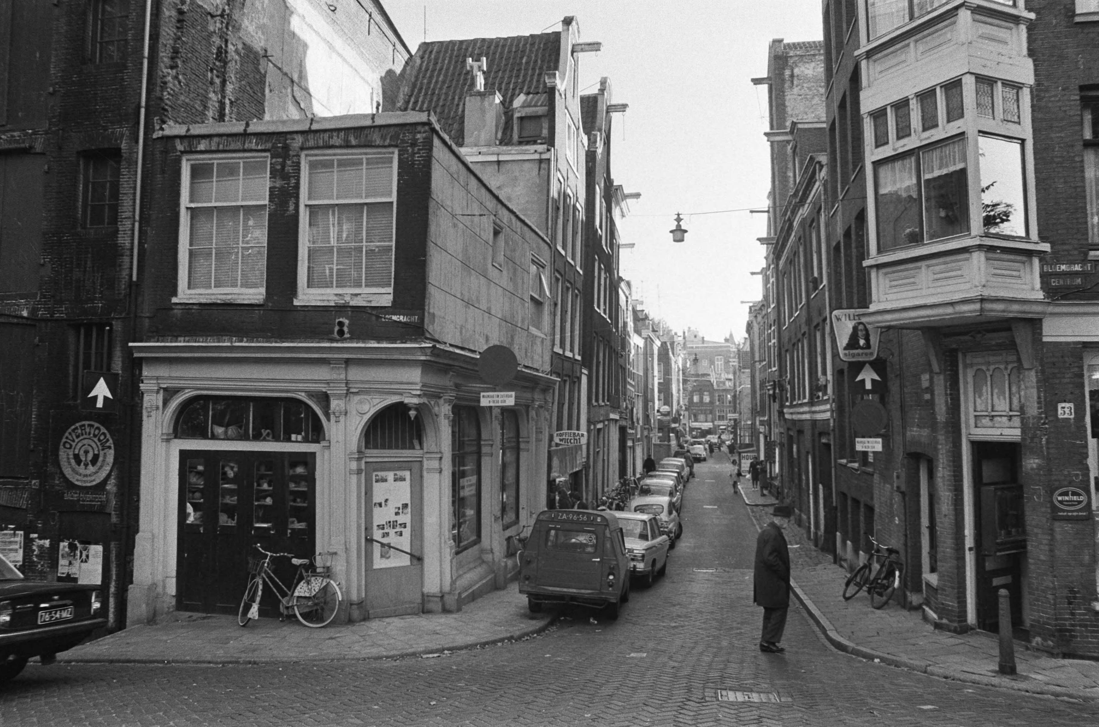 Fotocollectie Anefo — Huizen in Jordaan Amsterdam — Foto: Mieremet, Rob / Anefo. Licentie: Set B: Rechtenvrij / Publiek Domein. Bron: Nationaal Archief. http://hdl.handle.net/10648/abd21ff0-d0b4-102d-bcf8-003048976d84