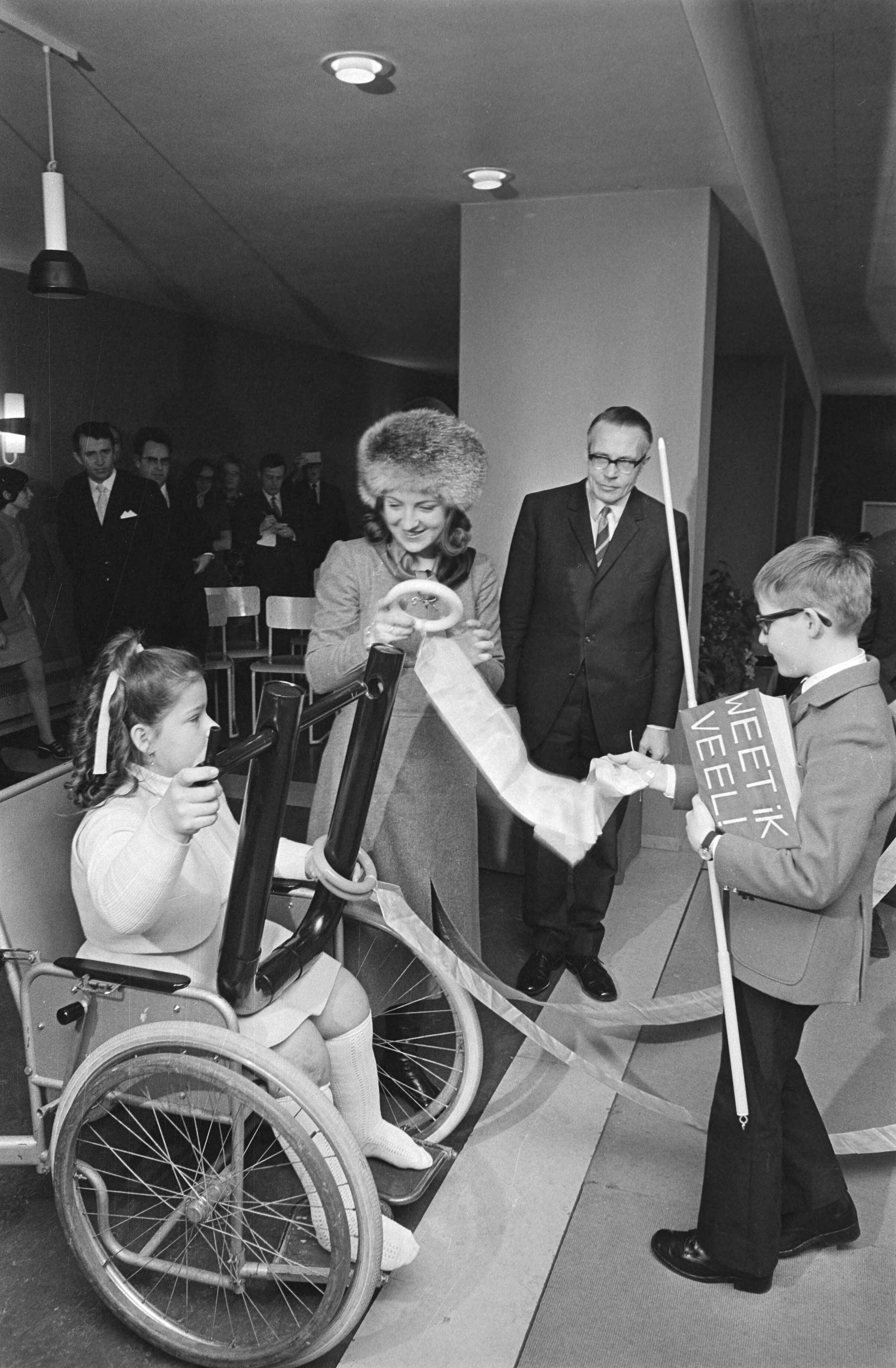 Fotocollectie Anefo — Prinses Margriet opent revalidatiecentrum "Brabantpark" Mytylschool in Breda; Prinses Margriet verricht opening — Foto: Evers, Joost / Anefo. Licentie: Set B: Rechtenvrij / Publiek Domein. Bron: Nationaal Archief. http://hdl.handle.net/10648/abb11b3e-d0b4-102d-bcf8-003048976d84