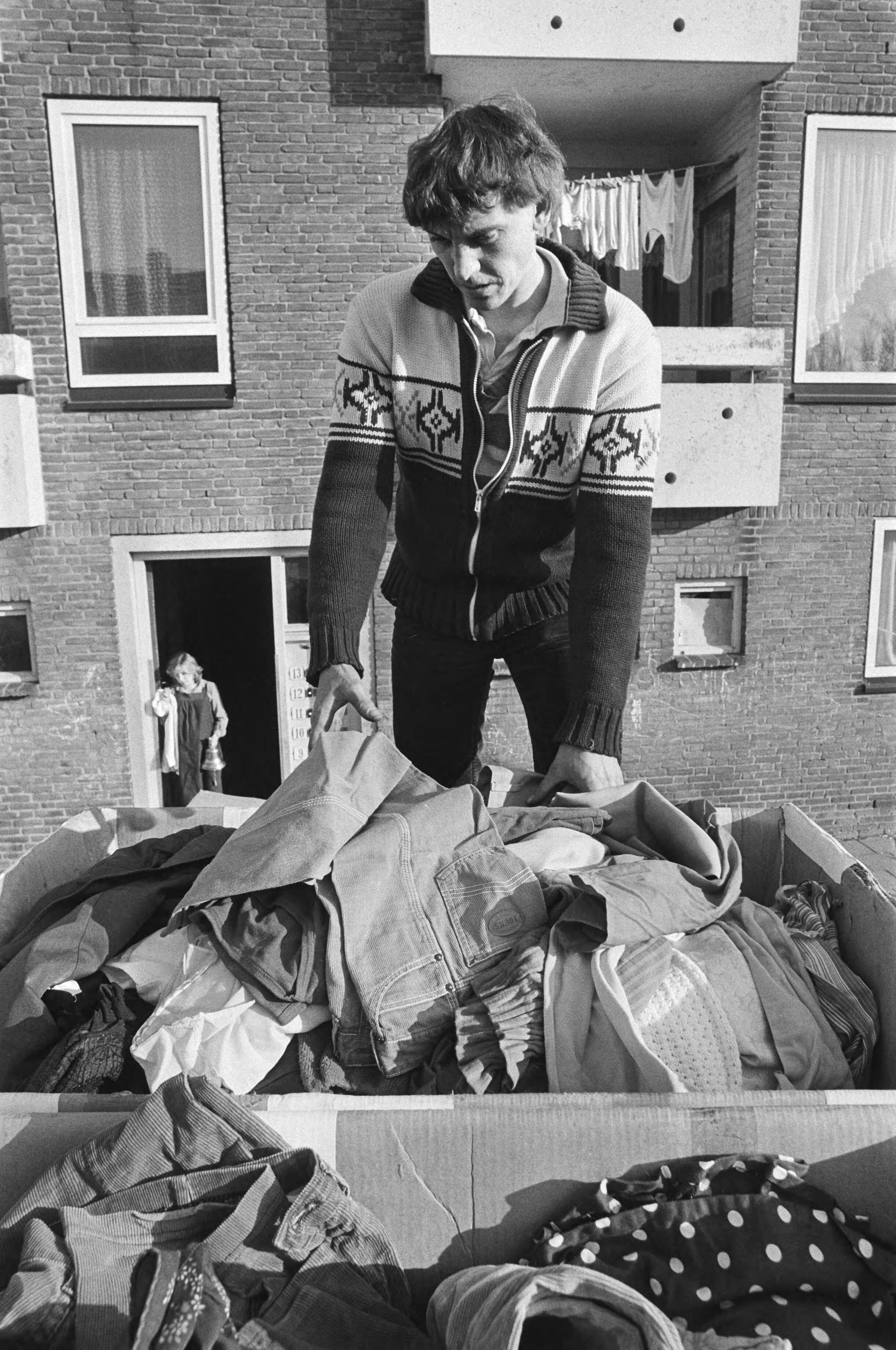 Fotocollectie Anefo — Fred de Keizer , lorrenboer in Zoetermeer. De lorrenboer tijdens zijn eerste werkdag in Zoetermeer — Foto: Antonisse, Marcel / Anefo. Licentie: Set B: Rechtenvrij / Publiek Domein. Bron: Nationaal Archief. http://hdl.handle.net/10648/ad0d2716-d0b4-102d-bcf8-003048976d84