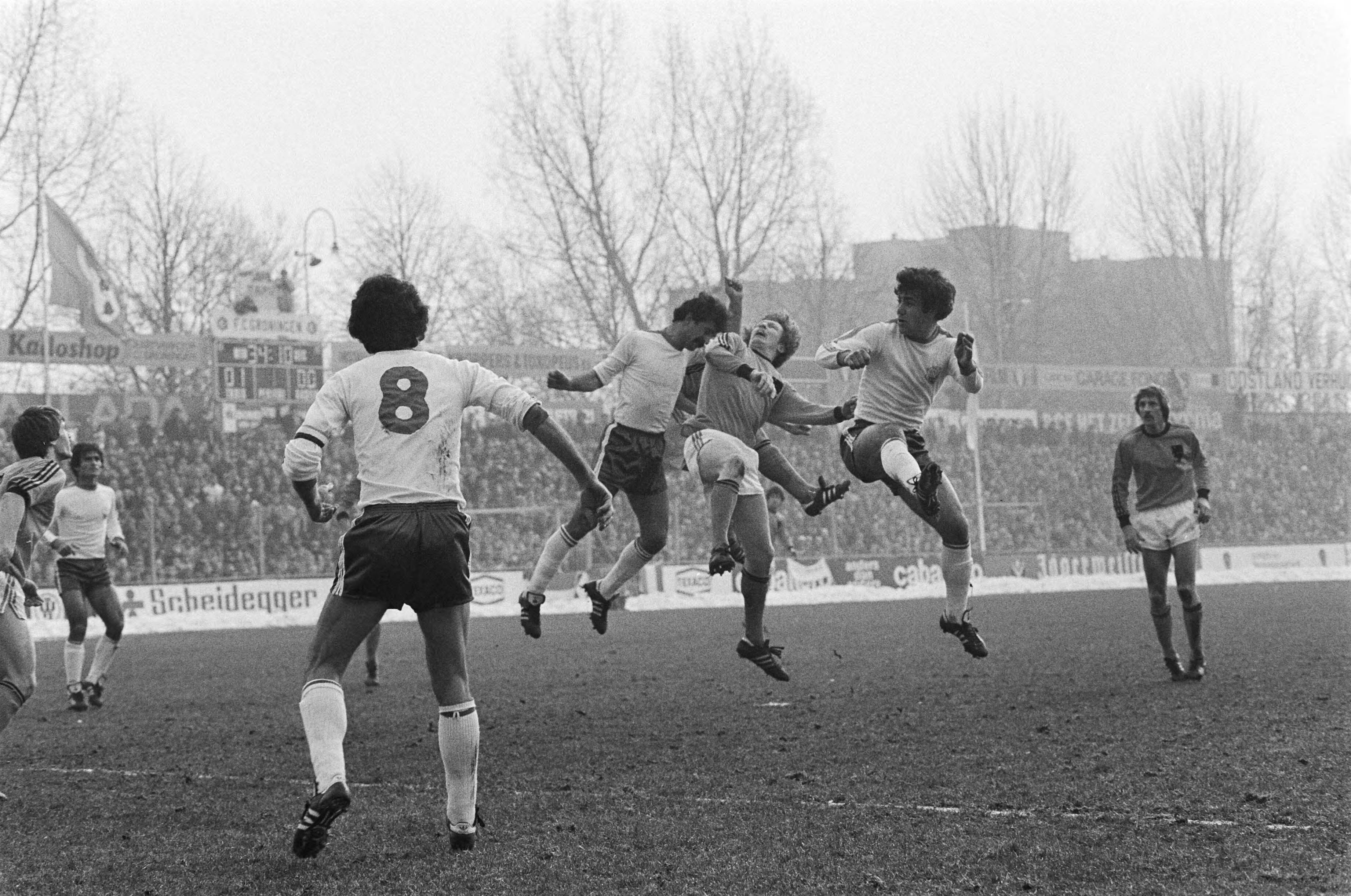 Fotocollectie Anefo — Interland Nederland tegen Cyprus 3-0 in Groningen, spelmomenten — Foto: Antonisse, Marcel / Anefo. Licentie: Set B: Rechtenvrij / Publiek Domein. Bron: Nationaal Archief. http://hdl.handle.net/10648/acf5857a-d0b4-102d-bcf8-003048976d84