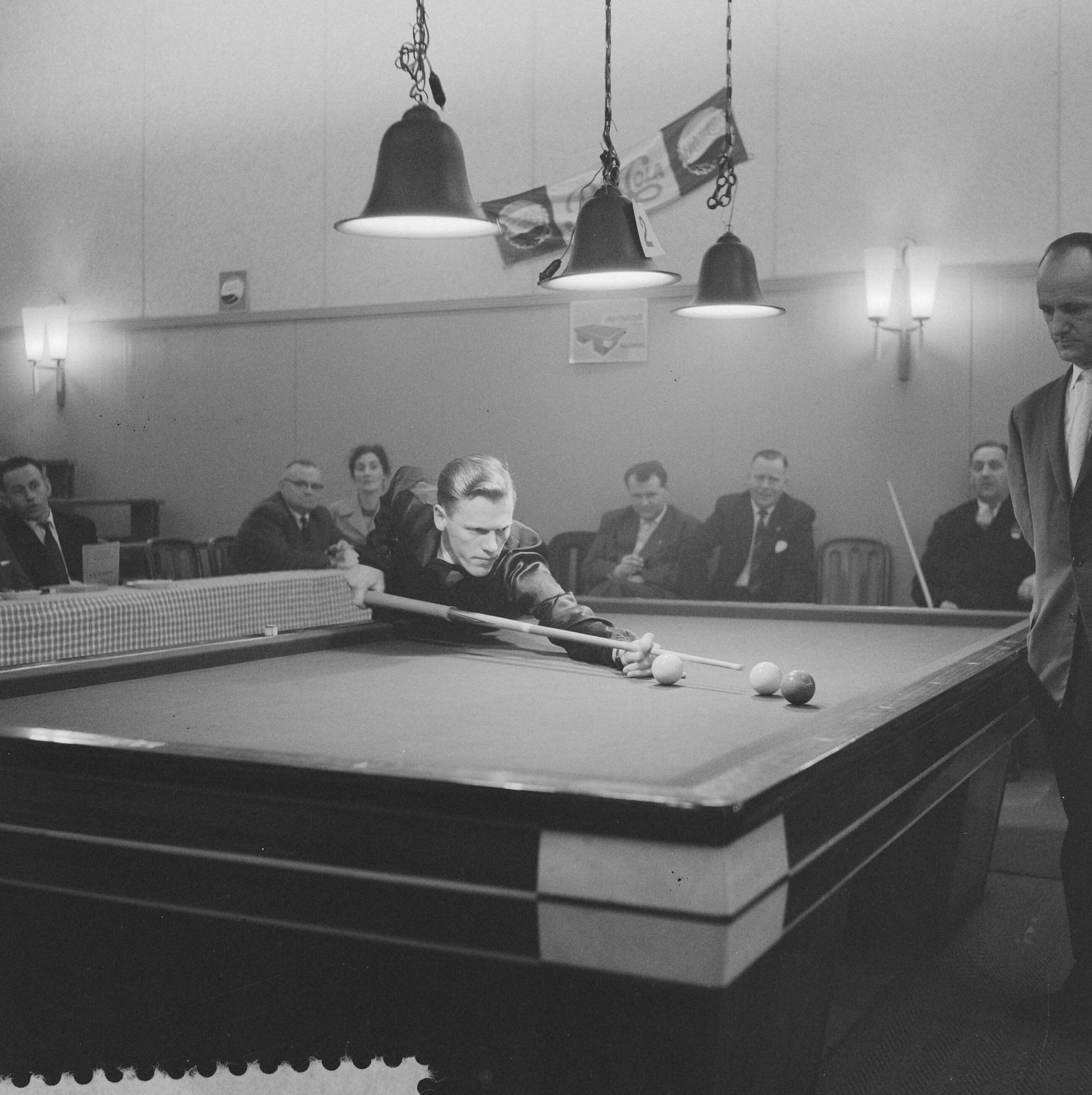 Fotocollectie Anefo — Nederlandse kampioenschap bandstoten te Breda, Hans Vultink in actie — Foto: Behrens, Herbert F. / Anefo. Licentie: Set B: Rechtenvrij / Publiek Domein. Bron: Nationaal Archief. http://hdl.handle.net/10648/a9aa8e2e-d0b4-102d-bcf8-003048976d84