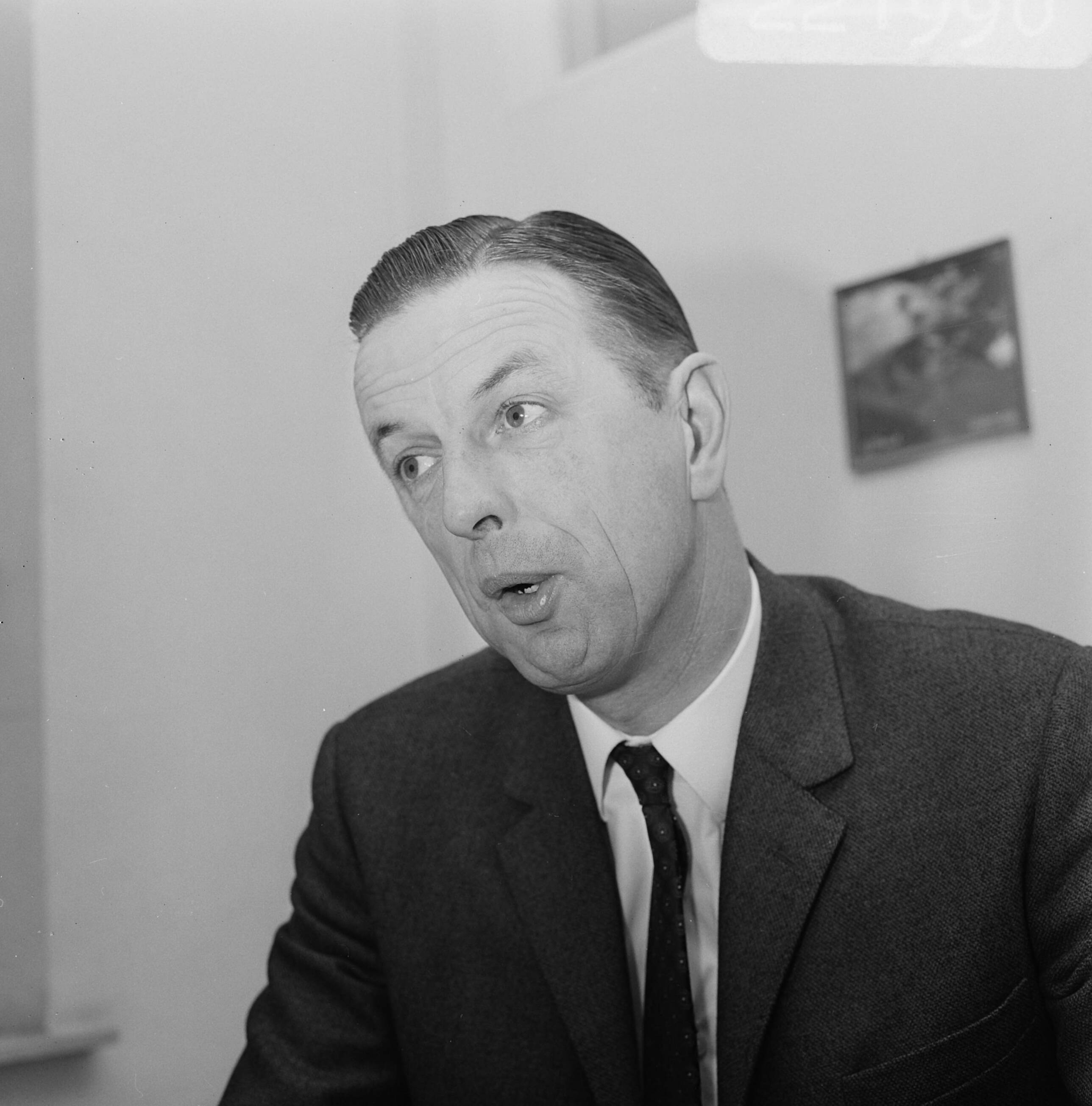 Fotocollectie Anefo — Opdracht Elsevier P. Helder personeelschef Albert Heyn (Zaandam) — Foto: Mieremet, Rob / Anefo. Licentie: Set B: Rechtenvrij / Publiek Domein. Bron: Nationaal Archief. http://hdl.handle.net/10648/ab622b6e-d0b4-102d-bcf8-003048976d84