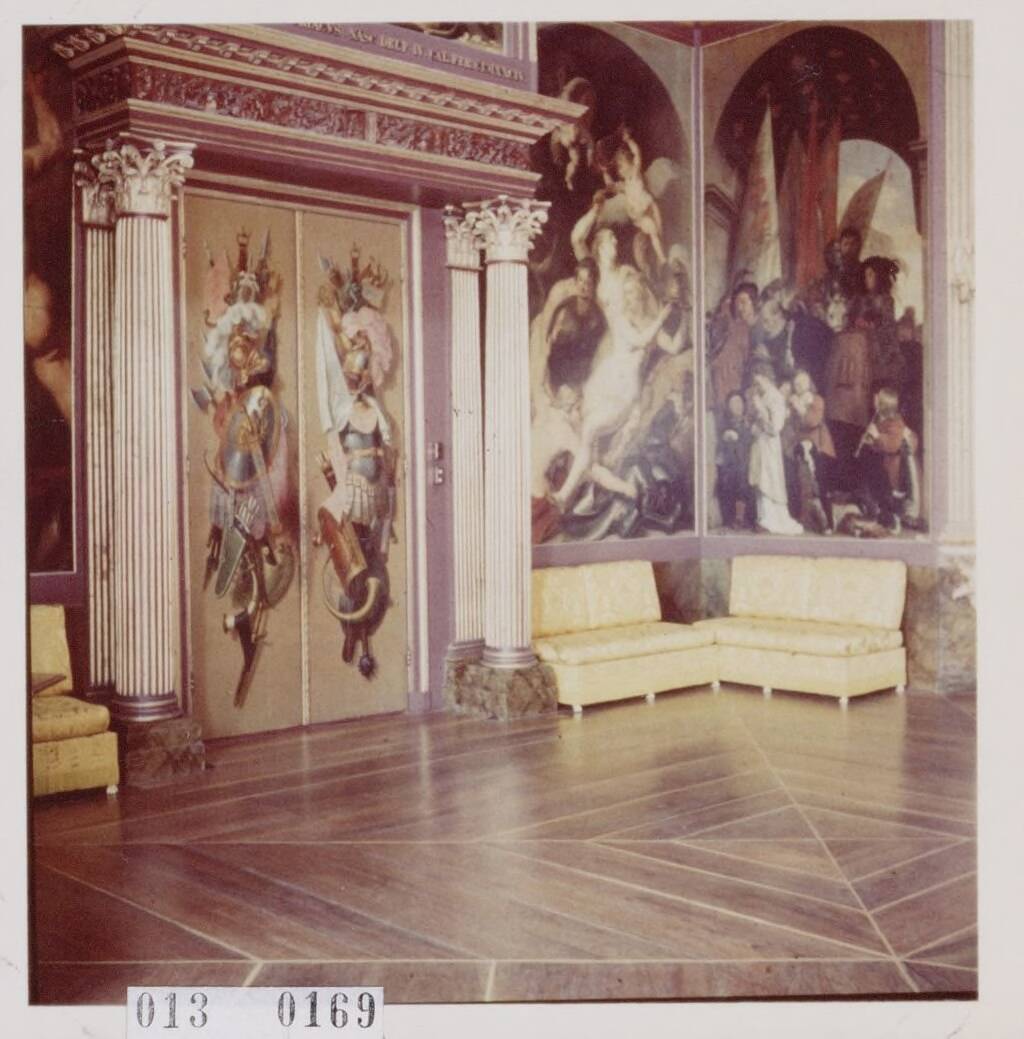 Paleis Huis ten Bosch te Den Haag — Oranjezaal. Schildering — Foto: Onbekend / RVD. Licentie: Set B: Rechtenvrij / Publiek Domein. Bron: Nationaal Archief. http://hdl.handle.net/10648/afa8c674-d0b4-102d-bcf8-003048976d84