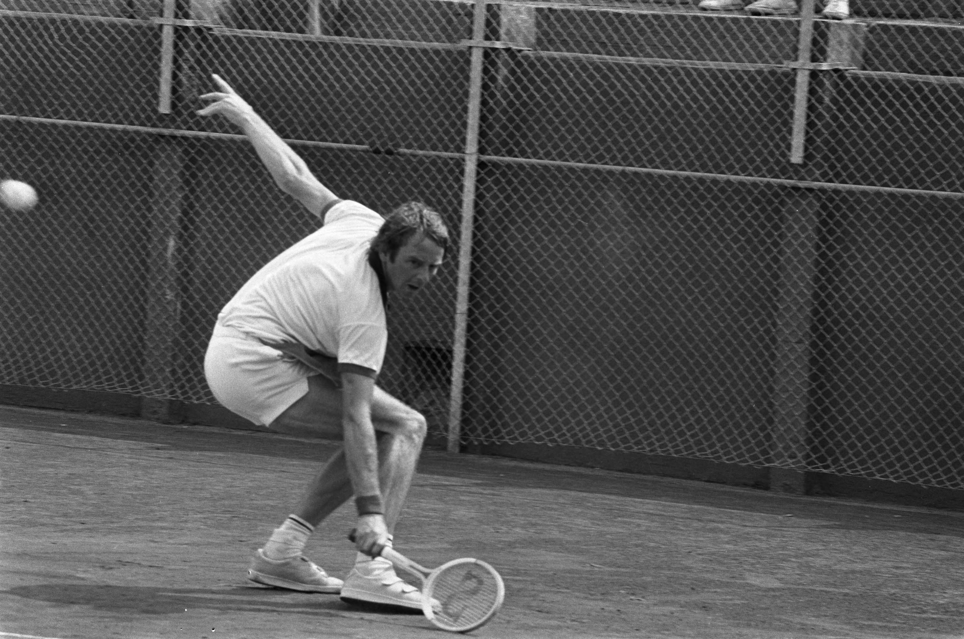 Nationale tenniskampioenschappen op de METS-tennisbanen 1975 — Fleury in aktie — Foto: Mieremet, Rob / Anefo. Licentie: Set B: Rechtenvrij / Publiek Domein. Bron: Nationaal Archief. http://hdl.handle.net/10648/ac6faa7c-d0b4-102d-bcf8-003048976d84