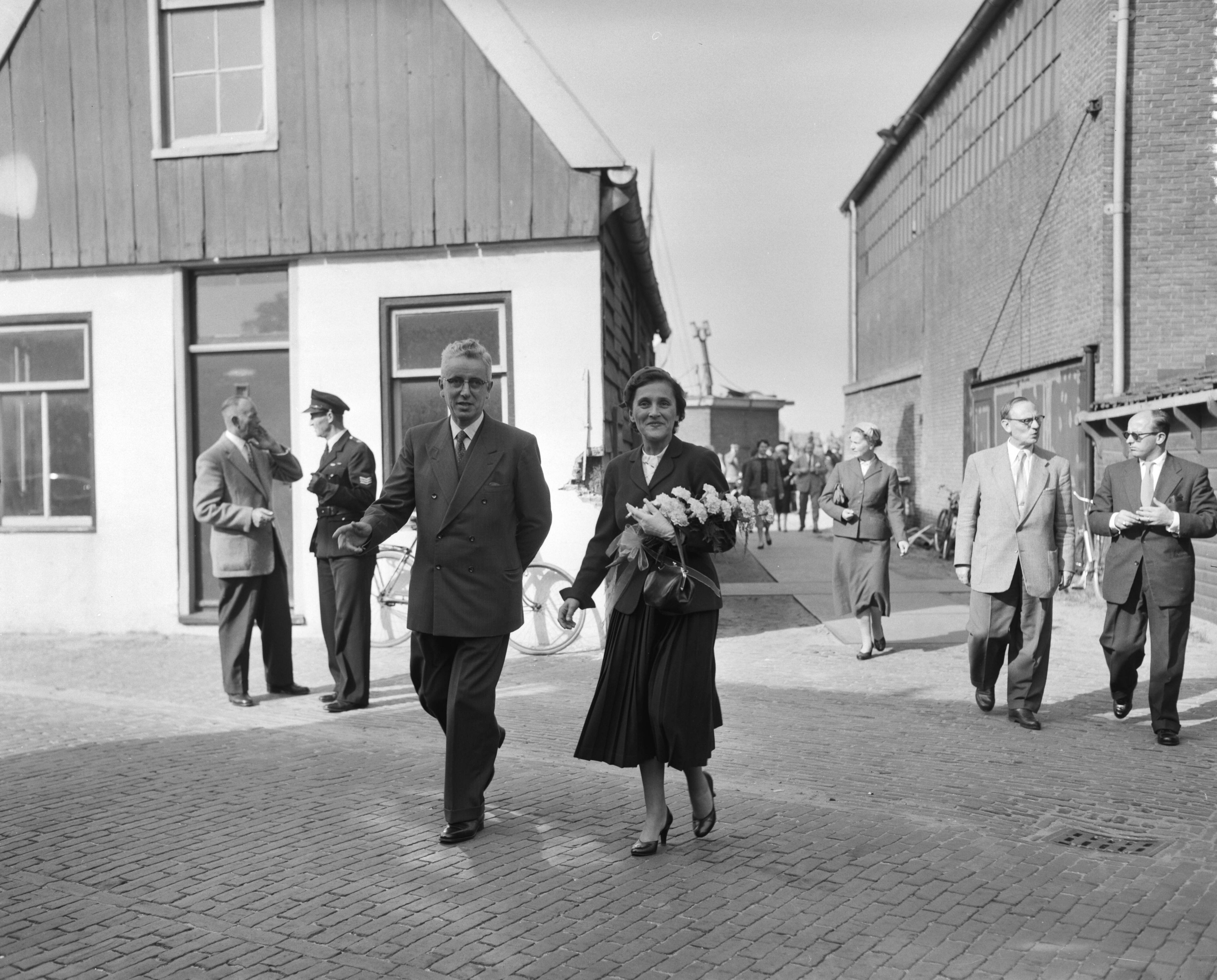 Tewaterlating "Elfy North" bij de Zaanlandse Scheepsbouw Mij — Foto: Bilsen, Joop van / Anefo. — Licentie: Set B: Rechtenvrij / Publiek Domein. Bron: Nationaal Archief. http://hdl.handle.net/10648/a94f4ec4-d0b4-102d-bcf8-003048976d84