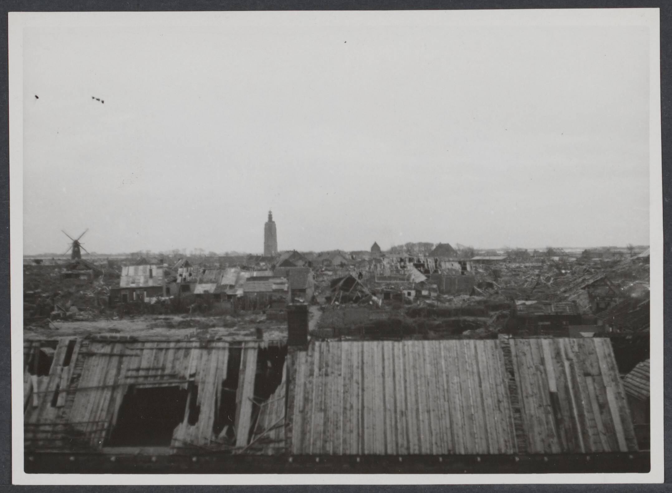 Westkapelle. Raid op de wijk van - 1944 — Westkapelle — Foto: Onbekend / Publiek Domein of Rechtenvrij. Licentie: Set B: Rechtenvrij / Publiek Domein. Bron: Nationaal Archief. http://hdl.handle.net/10648/52c6a5ee-37e7-8cbc-841e-57935f63cc2d