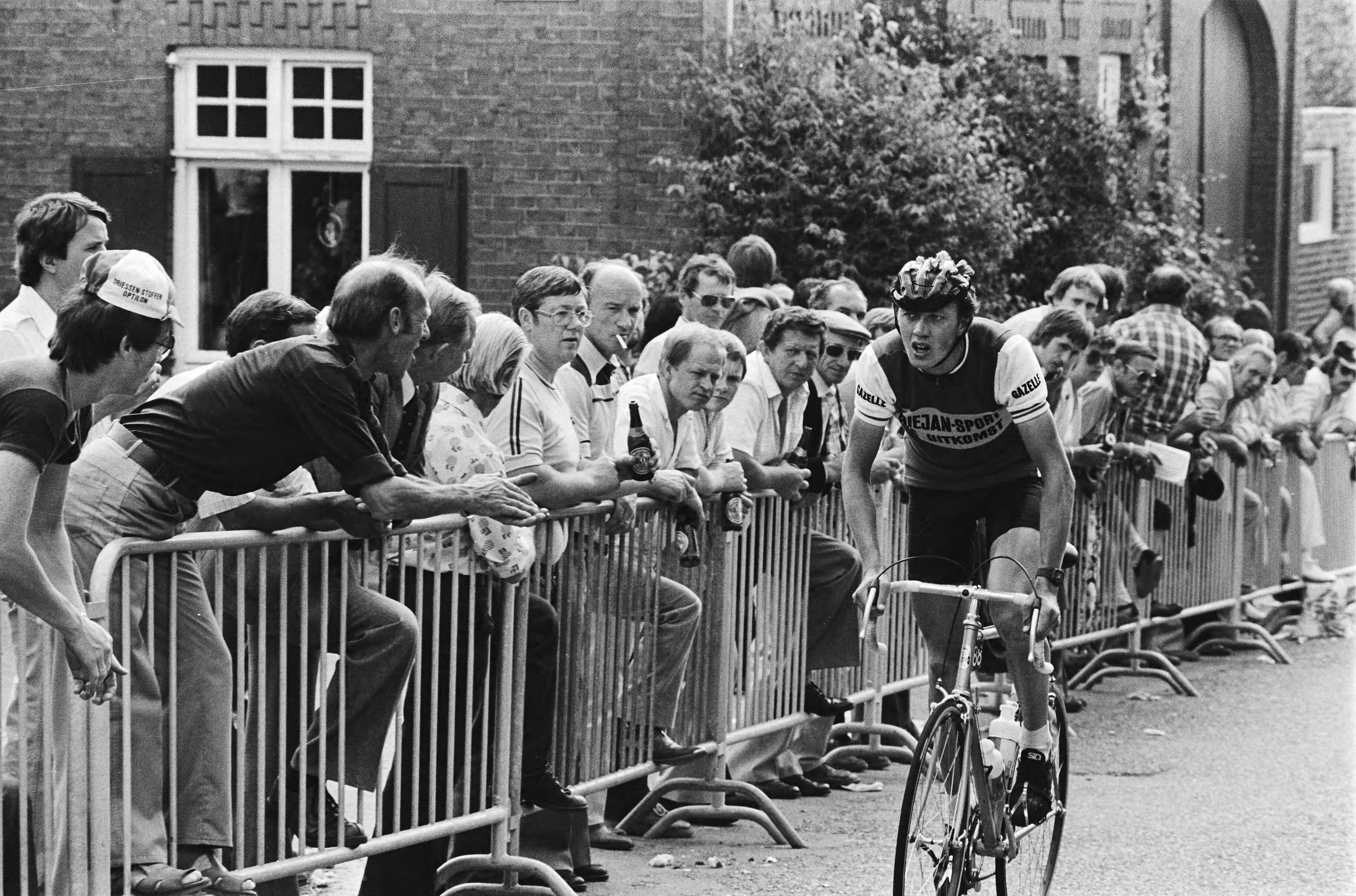 Nederlandse Kampioenschappen Wielrennen Amateurs 1979 in Geulle (Limburg) — Winnaar Hennie Stamsnijder in aktie — Foto: Suyk, Koen / Anefo. Licentie: Set B: Rechtenvrij / Publiek Domein. Bron: Nationaal Archief. http://hdl.handle.net/10648/accc9a66-d0b4-102d-bcf8-003048976d84
