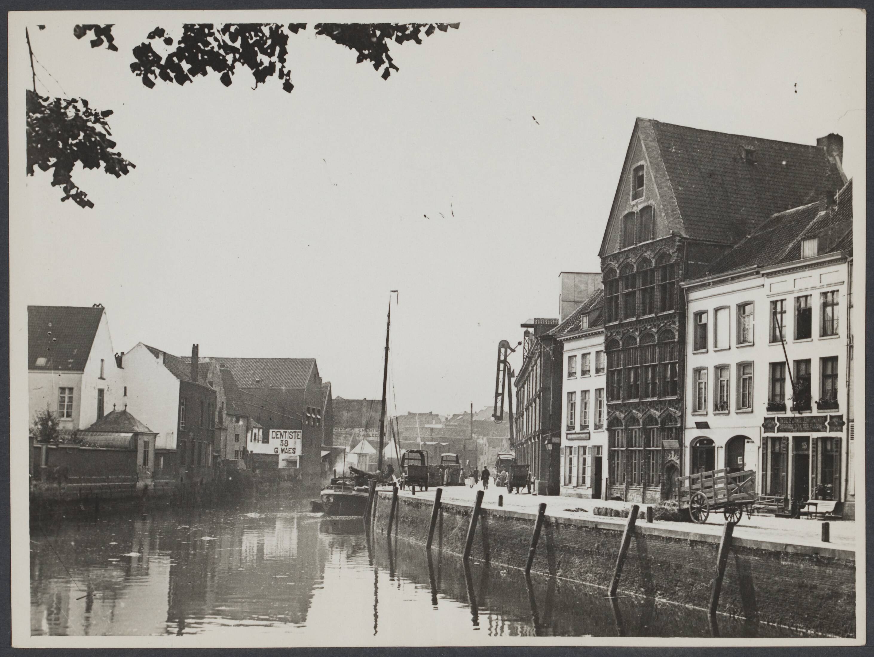 Mechelen — Mechelen. De Dijle met het gezicht op de Zoutwerf met het huis De Zalm — Foto: Onbekend / Publiek Domein of Rechtenvrij. Licentie: Set B: Rechtenvrij / Publiek Domein. Bron: Nationaal Archief. http://hdl.handle.net/10648/b10691c0-dc11-6ace-4926-ad9d51e463ed