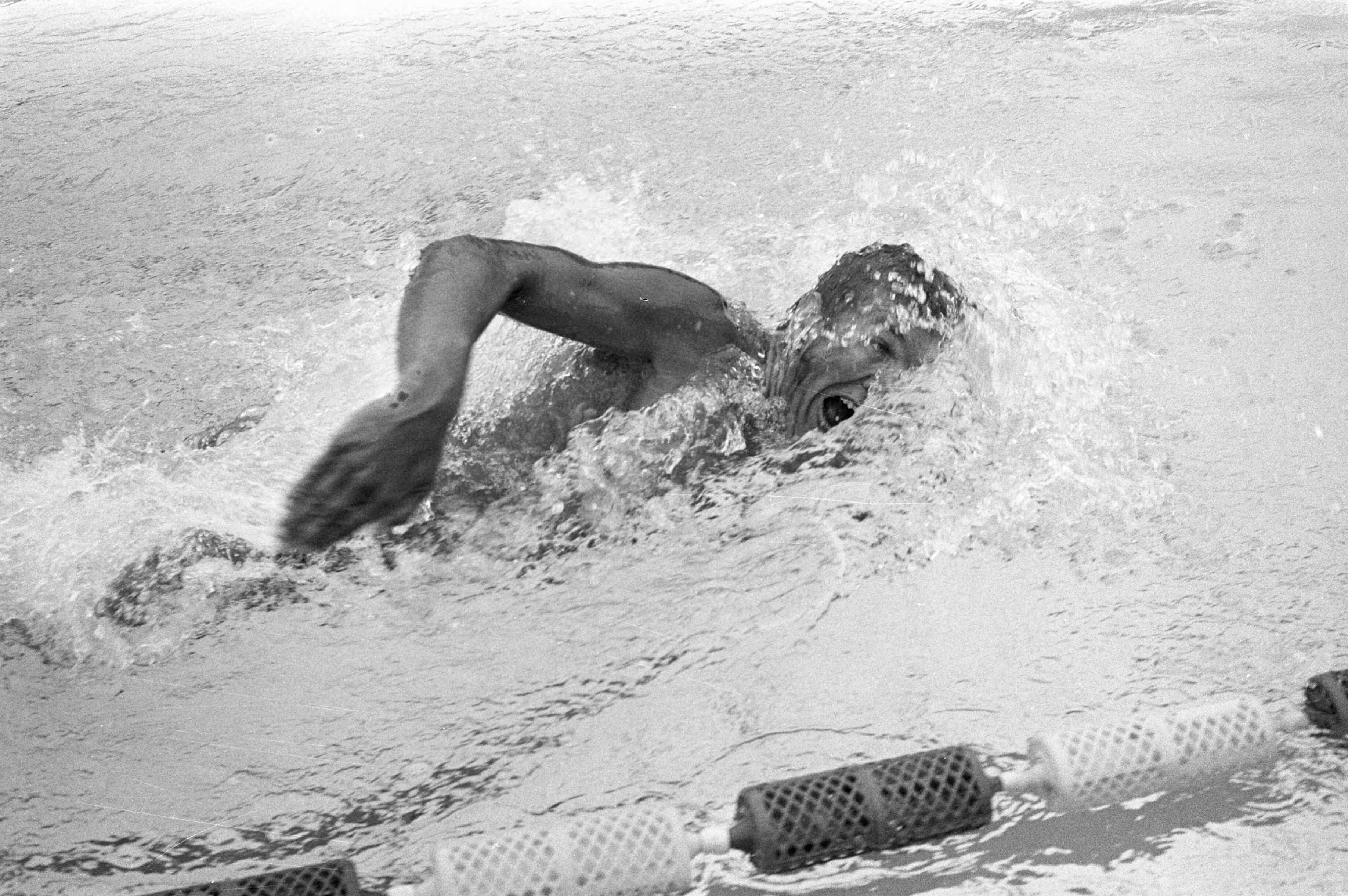 Fotocollectie Anefo — Nationale Zwemkampioenschappen te Utrecht, Peter Prijdekker in aktie — Foto: Verhoeff, Bert / Anefo. Licentie: Set B: Rechtenvrij / Publiek Domein. Bron: Nationaal Archief. http://hdl.handle.net/10648/abf09e08-d0b4-102d-bcf8-003048976d84