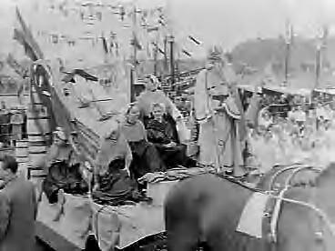 Fotocollectie Anefo — Vlaggetjesdag in IJmuiden en Scheveningen — Foto: Noske, J.D. / Anefo. Licentie: Set B: Rechtenvrij / Publiek Domein. Bron: Nationaal Archief. http://hdl.handle.net/10648/a95fcf88-d0b4-102d-bcf8-003048976d84