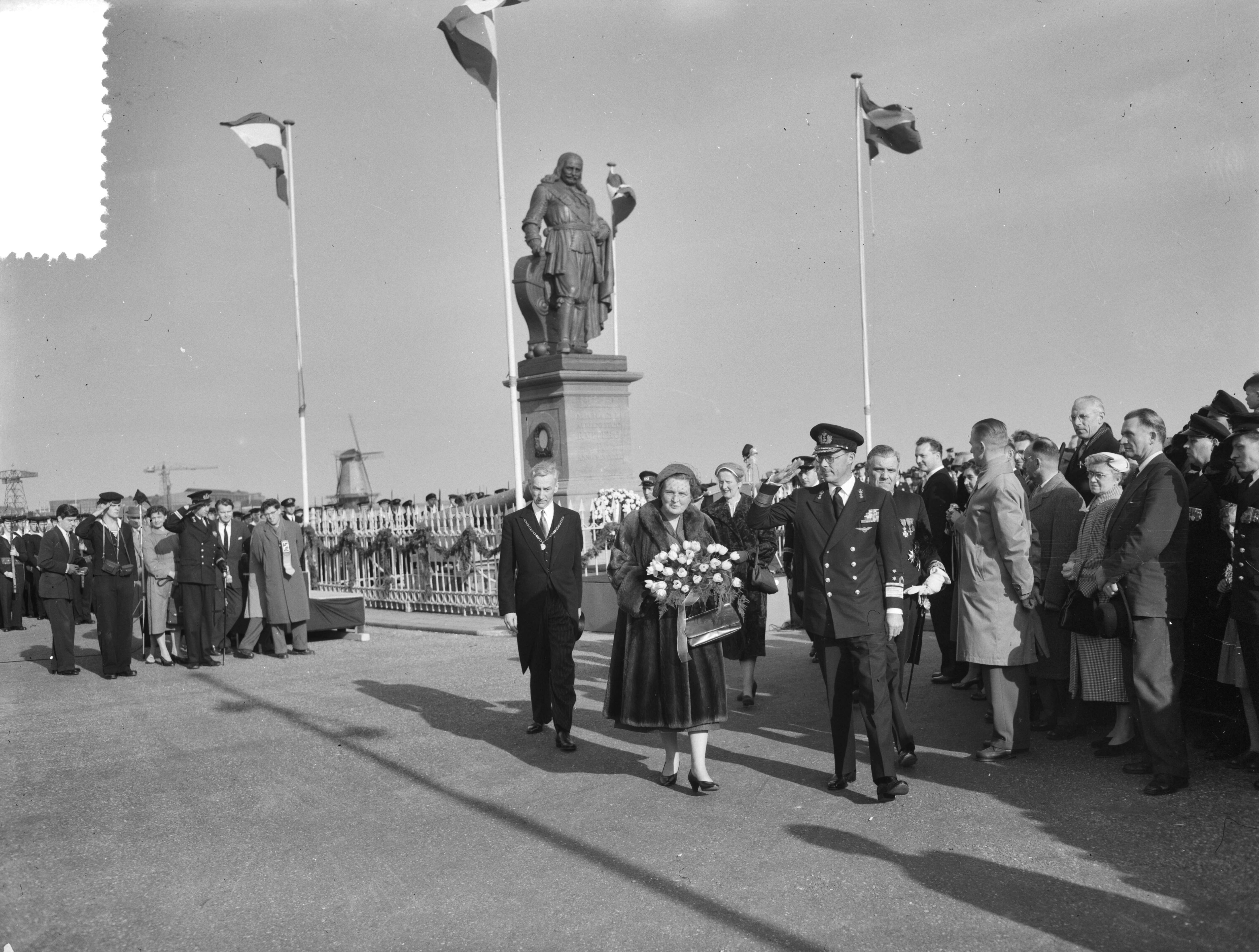 Fotocollectie Anefo — De Ruyterherdenking in Vlissingen — Foto: Noske, J.D. / Anefo. Licentie: Set B: Rechtenvrij / Publiek Domein. Bron: Nationaal Archief. http://hdl.handle.net/10648/a95abcc8-d0b4-102d-bcf8-003048976d84