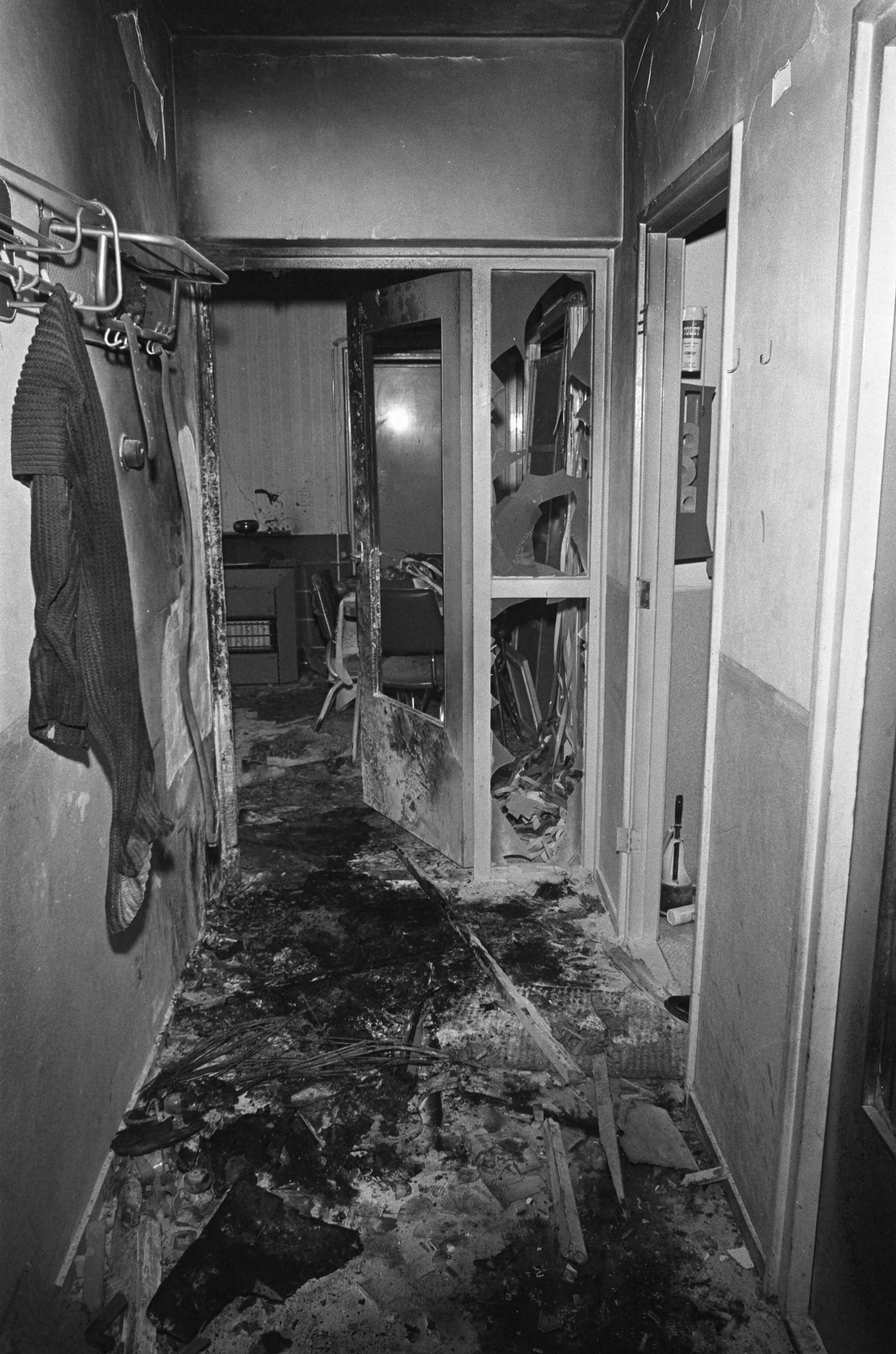 Fotocollectie Anefo — Ontploffing in flat in Utrecht, ravage in de hal — Foto: Peters, Hans / Anefo. Licentie: Set B: Rechtenvrij / Publiek Domein. Bron: Nationaal Archief. http://hdl.handle.net/10648/ac2d0e24-d0b4-102d-bcf8-003048976d84