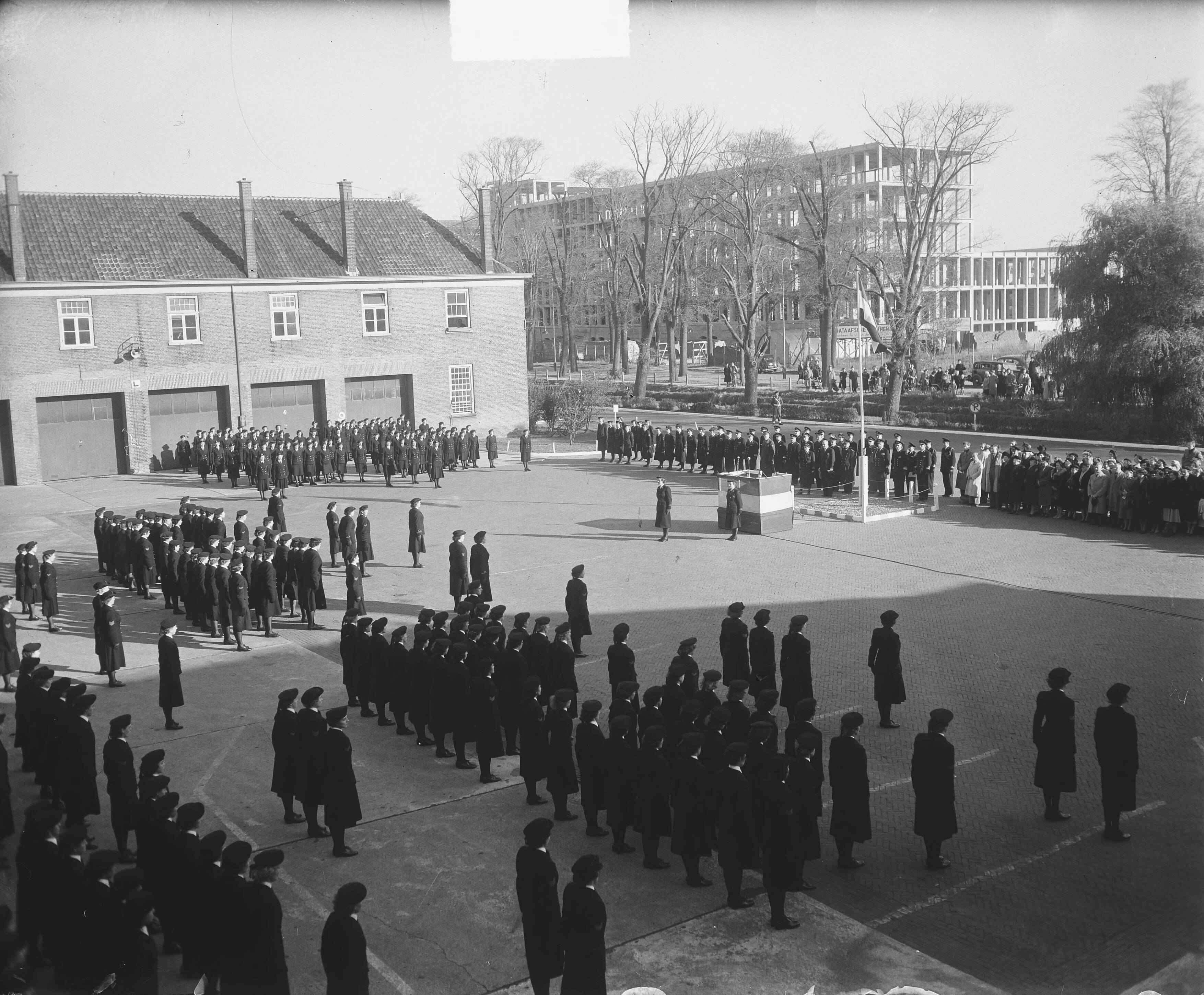 Marva 5 jaar herdenking in Den Haag — Foto: Vermorken, […] / Anefo. — Licentie: Set B: Rechtenvrij / Publiek Domein. Bron: Nationaal Archief. http://hdl.handle.net/10648/a8d083f0-d0b4-102d-bcf8-003048976d84