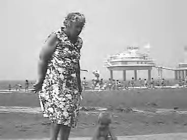 Fotocollectie Rijksvoorlichtingsdienst Eigen — Dia's stranden Scheveningen [doorlopende serie van 16] — Foto: Schuurman, Ralph L. / RVD. Licentie: Set B: Rechtenvrij / Publiek Domein. Bron: Nationaal Archief. http://hdl.handle.net/10648/af6fb97e-d0b4-102d-bcf8-003048976d84