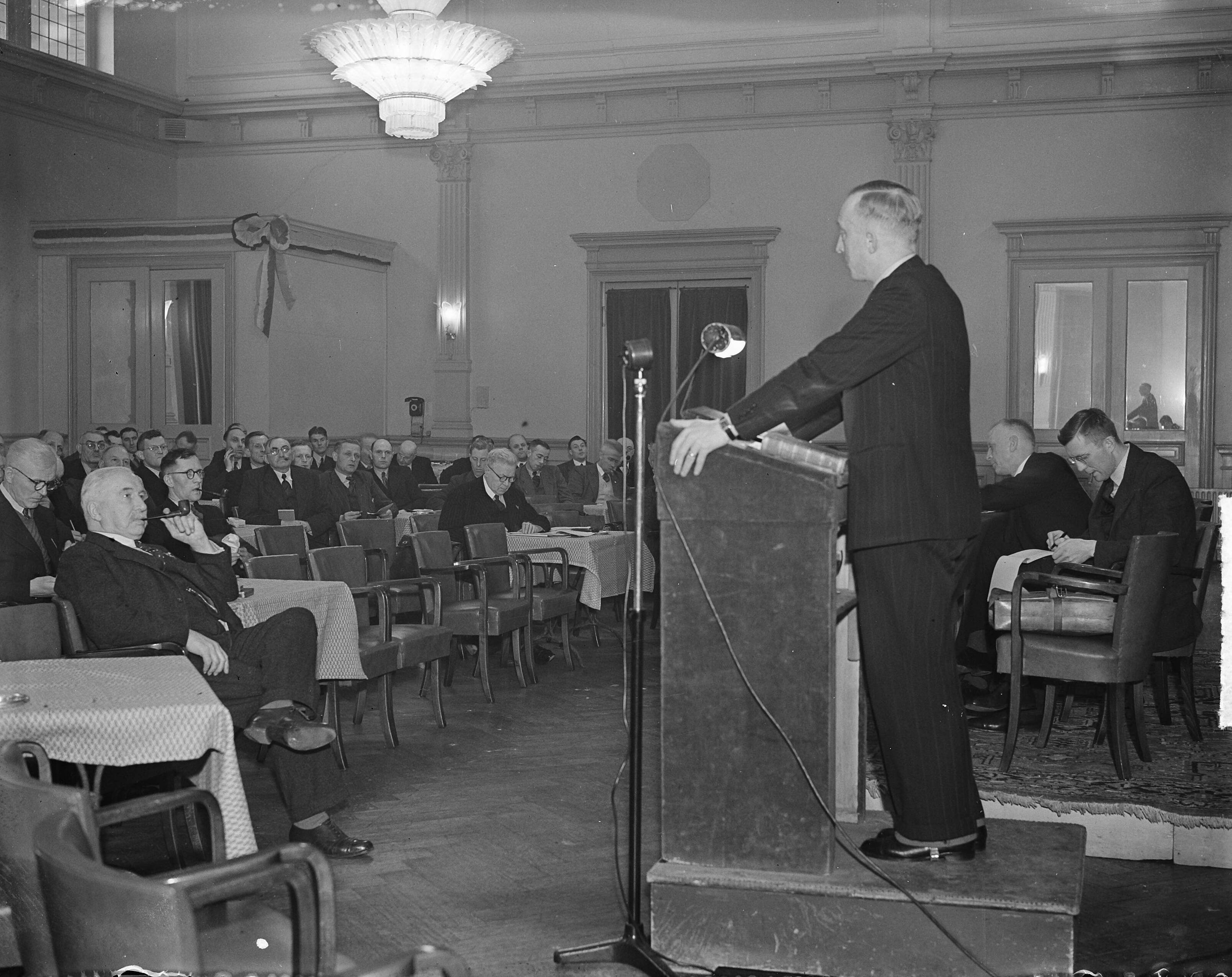 Fotocollectie Anefo — Conferentie Antirevolutionaire Partij te Scheveningen — Foto: Noske, J.D. / Anefo. Licentie: Set B: Rechtenvrij / Publiek Domein. Bron: Nationaal Archief. http://hdl.handle.net/10648/a8c095f8-d0b4-102d-bcf8-003048976d84