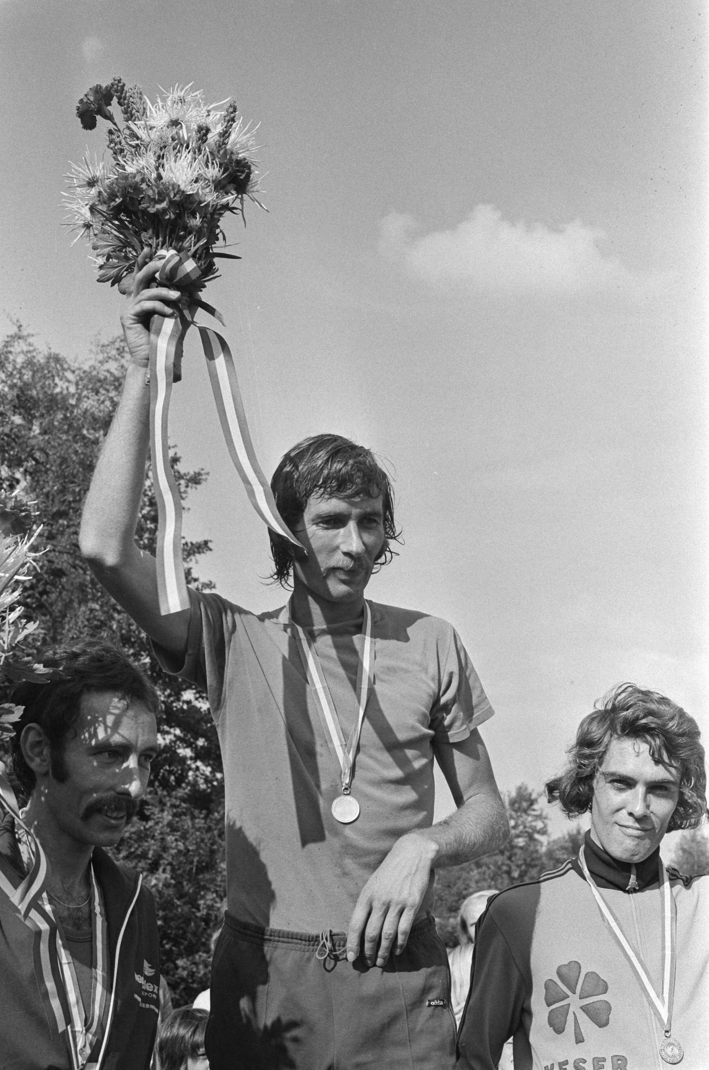 Fotocollectie Anefo — Nederlandse kampioenschappen 25 kilometer hardlopen in Winschoten — Foto: Punt, W. / Anefo. Licentie: Set B: Rechtenvrij / Publiek Domein. Bron: Nationaal Archief. http://hdl.handle.net/10648/ac52dce4-d0b4-102d-bcf8-003048976d84