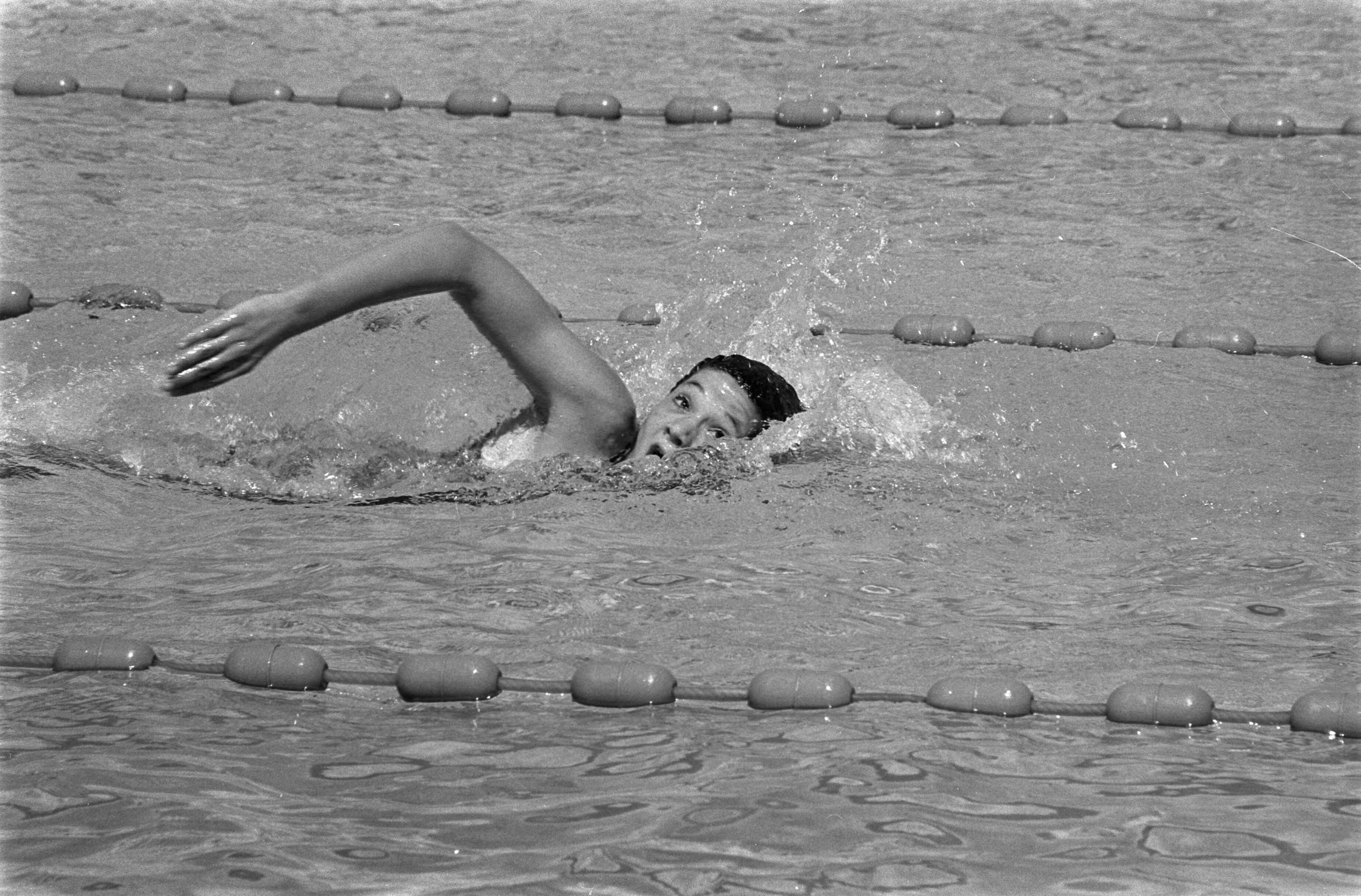 Fotocollectie Anefo — Nationale kampioenschappen zwemmen te Leeuwarden; Anke Rijnsers in aktie — Foto: Verhoeff, Bert / Anefo. Licentie: Set B: Rechtenvrij / Publiek Domein. Bron: Nationaal Archief. http://hdl.handle.net/10648/ab9d2b88-d0b4-102d-bcf8-003048976d84