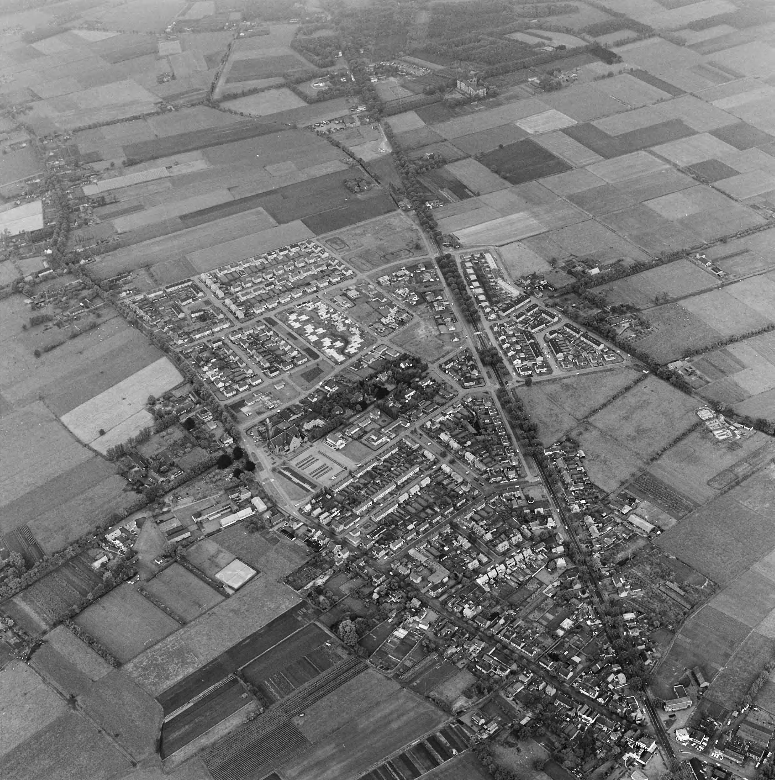 Fotocollectie Nederlandse Heidemaatschappij — Luchtopname. Teteringen — Foto: Fotograaf Onbekend / Heidemij. Licentie: Set B: Rechtenvrij / Publiek Domein. Bron: Nationaal Archief. http://hdl.handle.net/10648/ae500fda-d0b4-102d-bcf8-003048976d84