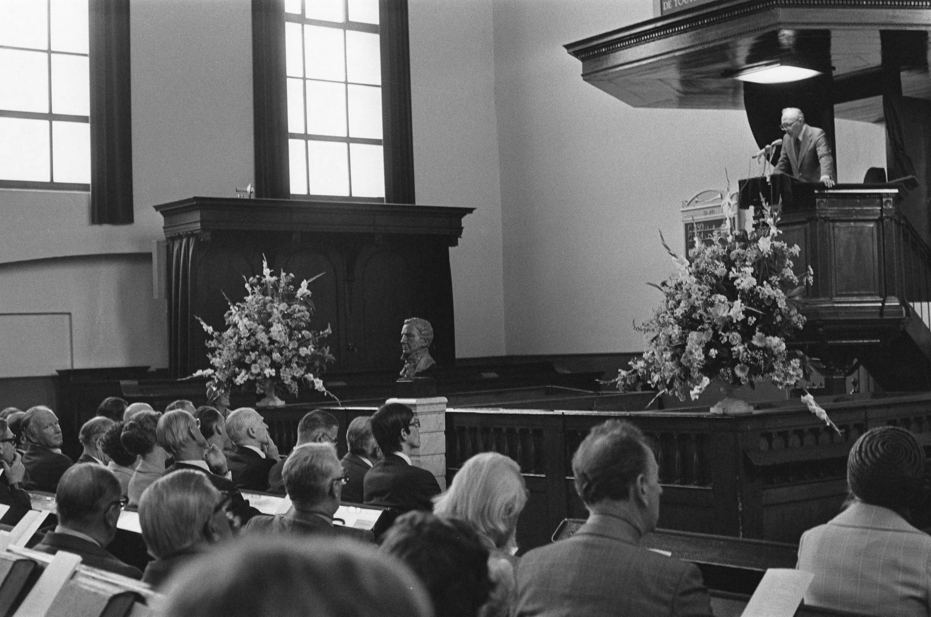 Fotocollectie Anefo — Groen van Prinsteren herdenking in Den Haag , opdracht Nederlandse Gedachten — Foto: Mieremet, Rob / Anefo. Licentie: Set B: Rechtenvrij / Publiek Domein. Bron: Nationaal Archief. http://hdl.handle.net/10648/ac842902-d0b4-102d-bcf8-003048976d84