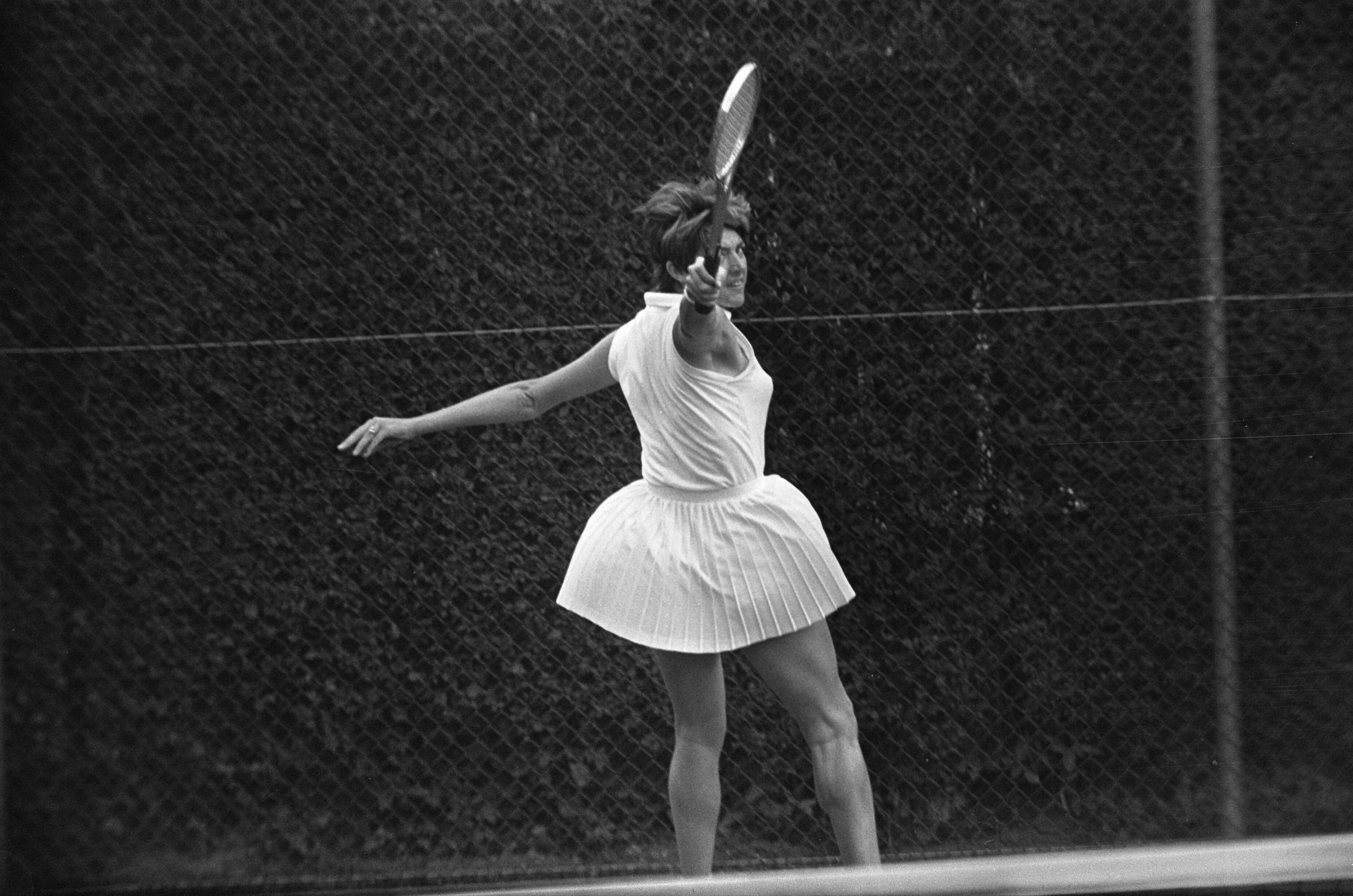 Fotocollectie Anefo — Internationale tenniskampioenschappen in Hilversum ( t Melkhuisje ); Margaret Court in aktie — Foto: Koch, Eric / Anefo. Licentie: Set B: Rechtenvrij / Publiek Domein. Bron: Nationaal Archief. http://hdl.handle.net/10648/ab9e1750-d0b4-102d-bcf8-003048976d84