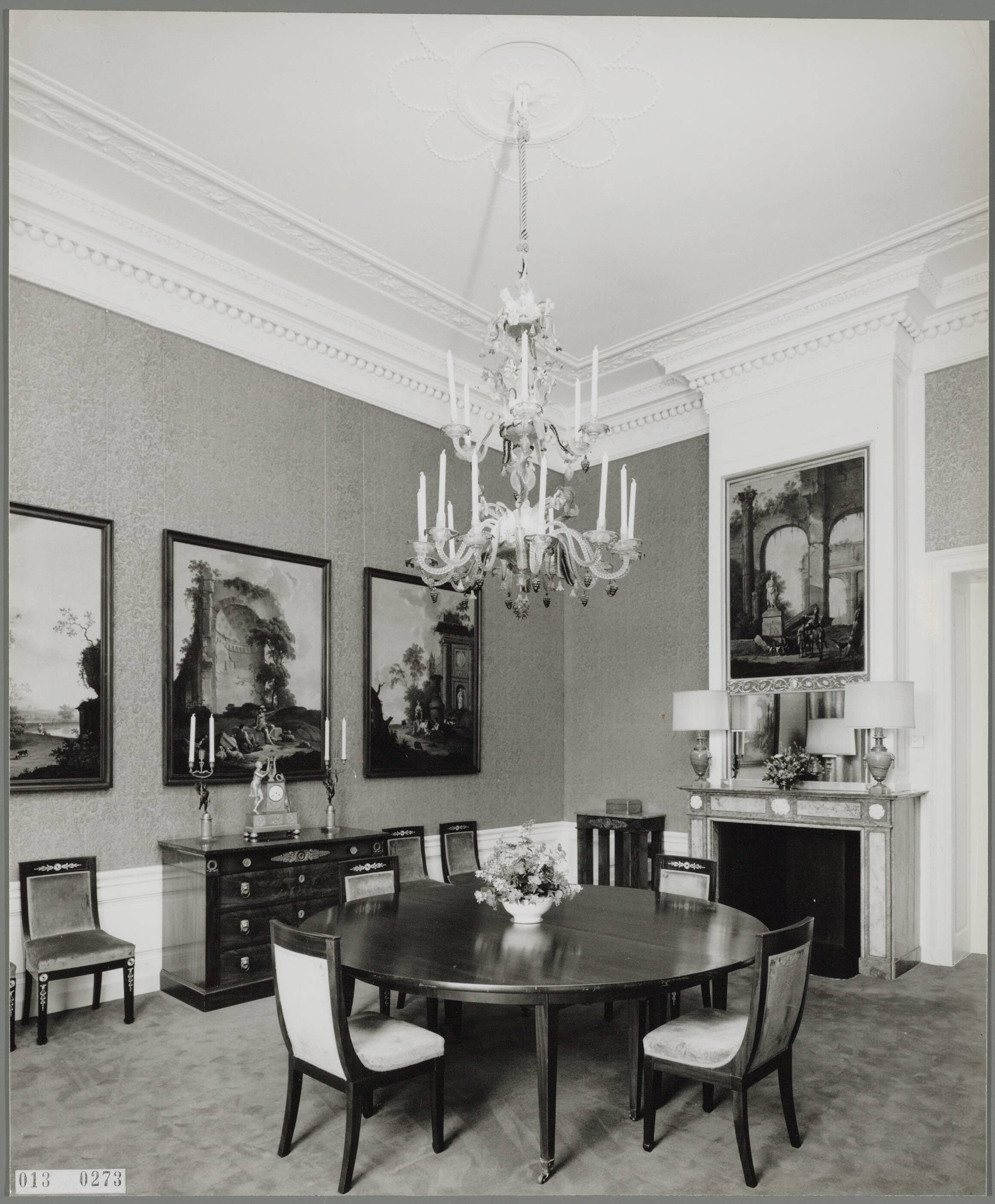 Paleis Huis ten Bosch te Den Haag — Vergaderkamer — Foto: Hofmeester, Bart / RVD. Licentie: Set B: Rechtenvrij / Publiek Domein. Bron: Nationaal Archief. http://hdl.handle.net/10648/afa876f6-d0b4-102d-bcf8-003048976d84