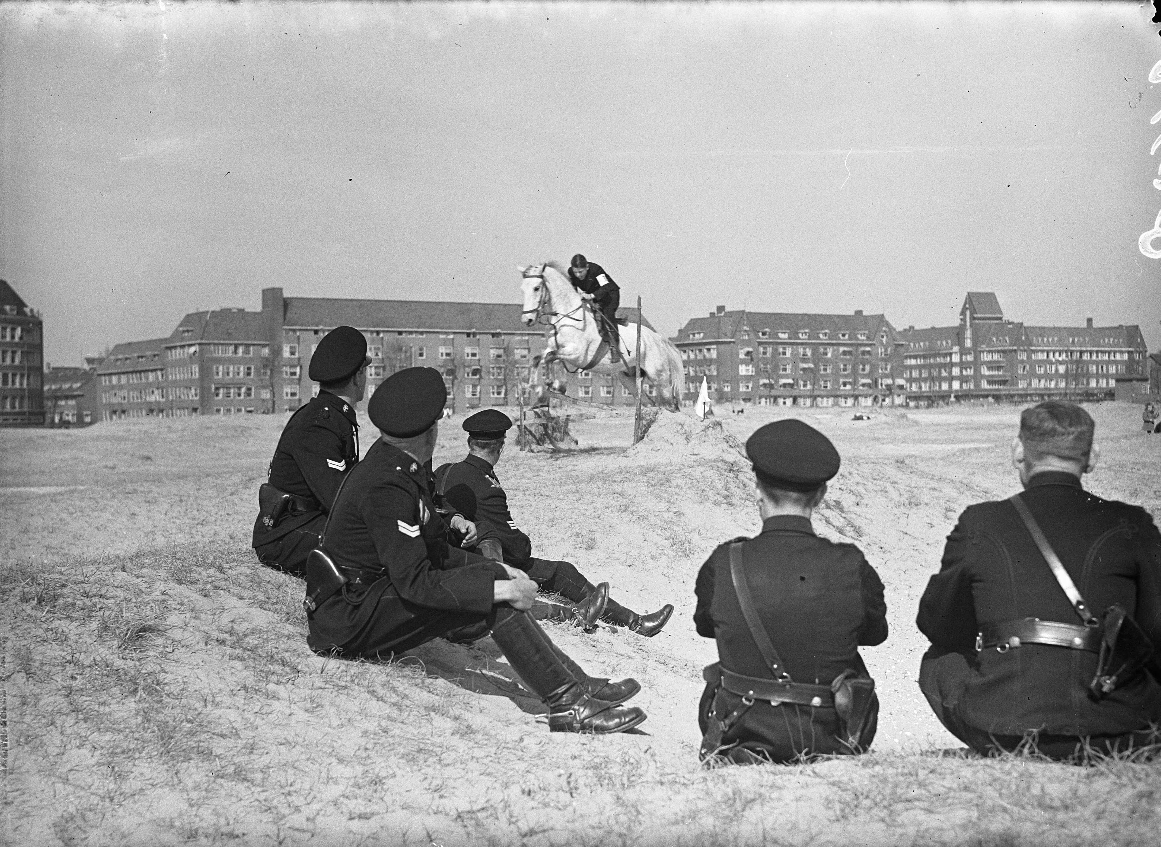 Cross-Country Amsterdam — Foto: Sagers, Harry / Anefo. — Licentie: Set B: Rechtenvrij / Publiek Domein. Bron: Nationaal Archief. http://hdl.handle.net/10648/a8a6c664-d0b4-102d-bcf8-003048976d84