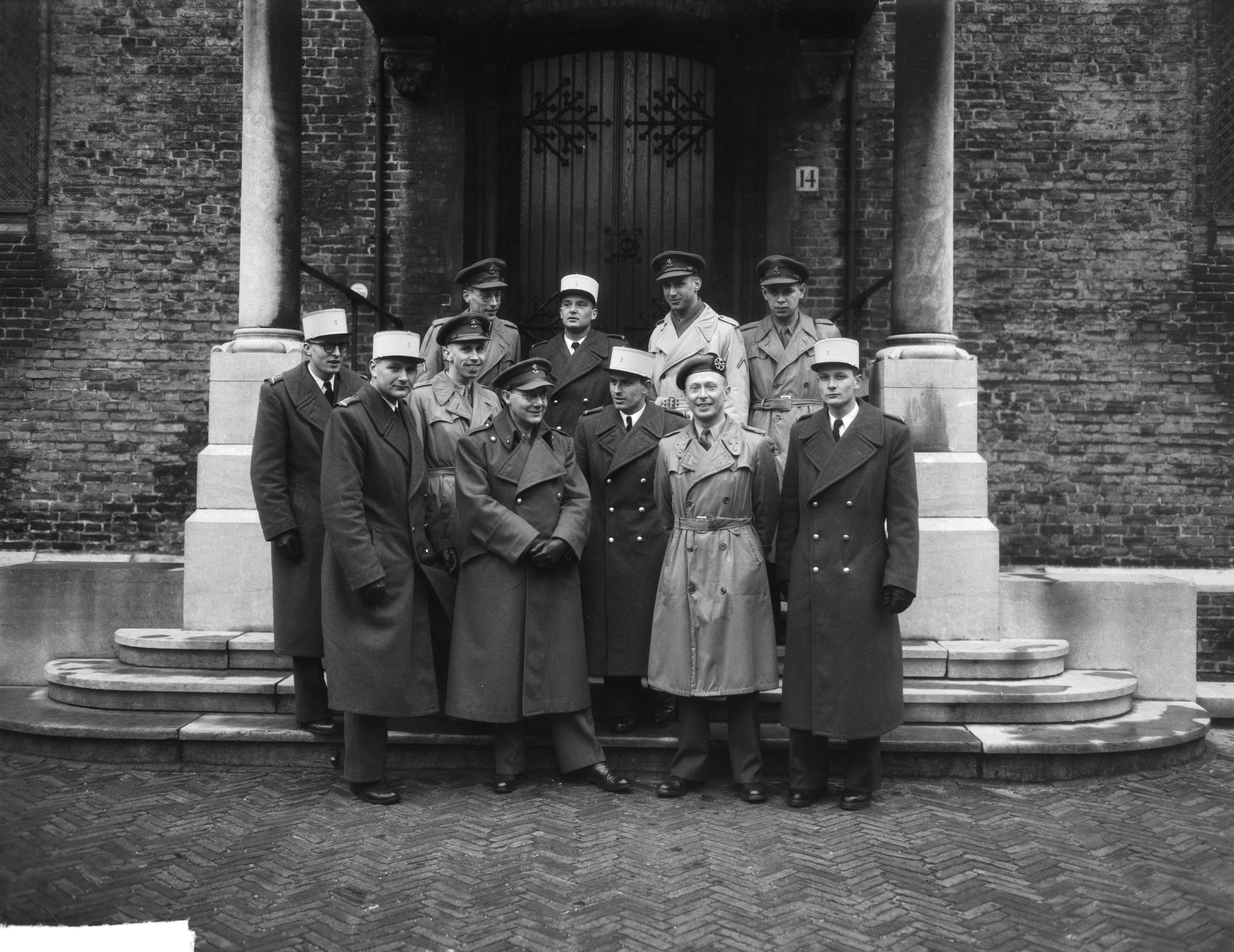 Fotocollectie Anefo — Franse cadetten in Den Haag — Foto: Duinen, G.W. van / Anefo. Licentie: Set B: Rechtenvrij / Publiek Domein. Bron: Nationaal Archief. http://hdl.handle.net/10648/a8e88f4a-d0b4-102d-bcf8-003048976d84