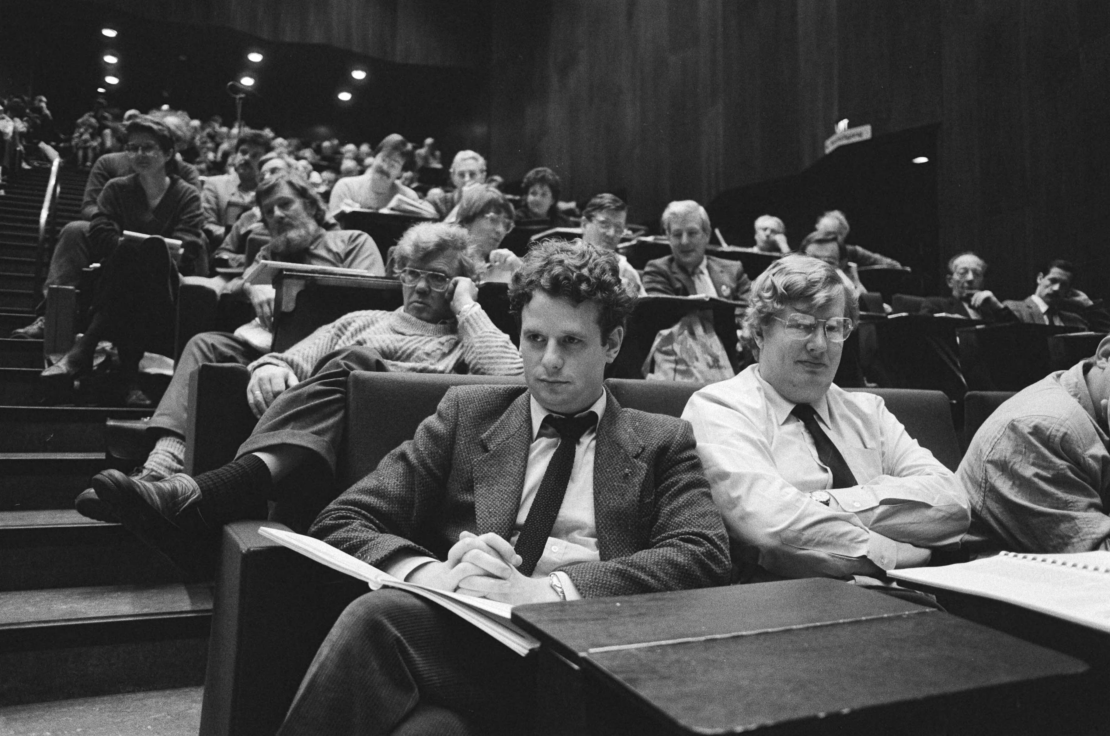 Fotocollectie Anefo — FNV-congres in Utrecht; Lodewijk de Waal , bestuurslid Dienstenbond FNV — Foto: Croes, Rob C. / Anefo. Licentie: Set B: Rechtenvrij / Publiek Domein. Bron: Nationaal Archief. http://hdl.handle.net/10648/ad4d9648-d0b4-102d-bcf8-003048976d84