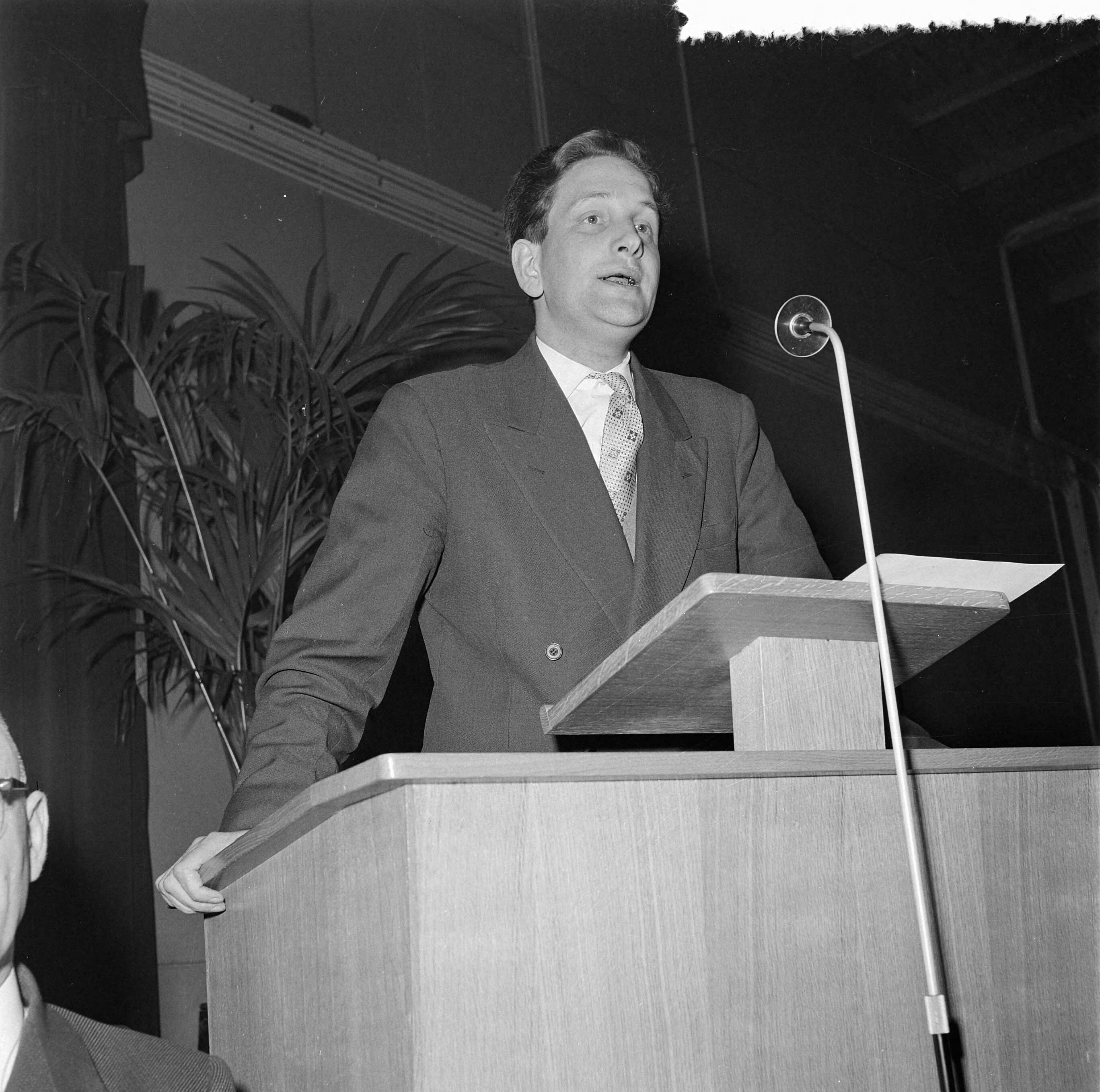 Fotocollectie Anefo — Journalistencongres in Utrecht — Foto: Behrens, Herbert F. / Anefo. Licentie: Set B: Rechtenvrij / Publiek Domein. Bron: Nationaal Archief. http://hdl.handle.net/10648/a95ad4a6-d0b4-102d-bcf8-003048976d84