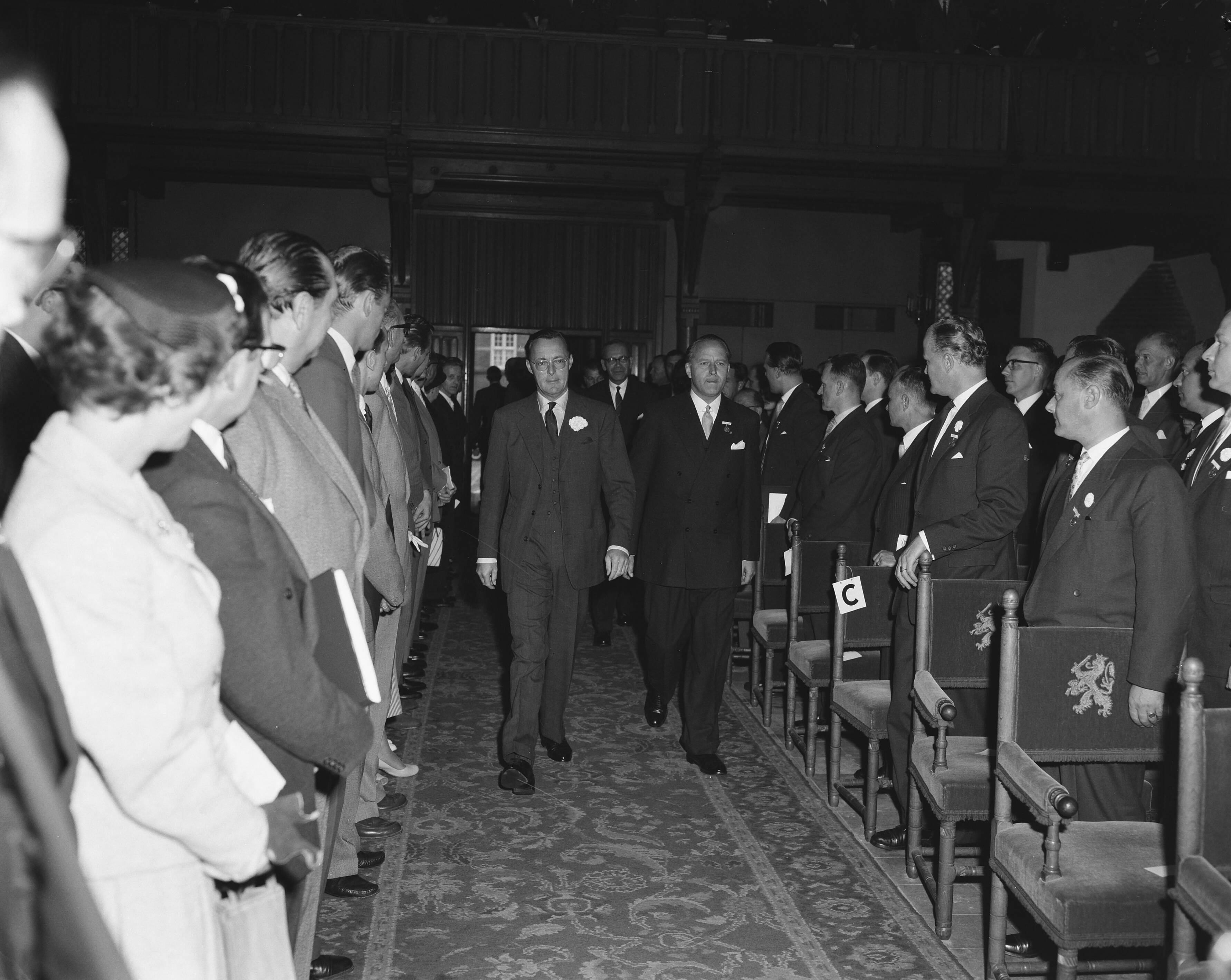 Fotocollectie Anefo — Prins Bernhard opent tweede Europese reclamecongres in de Ridderzaal te Den Haag — Foto: Behrens, Herbert F. / Anefo. Licentie: Set B: Rechtenvrij / Publiek Domein. Bron: Nationaal Archief. http://hdl.handle.net/10648/a969aa12-d0b4-102d-bcf8-003048976d84