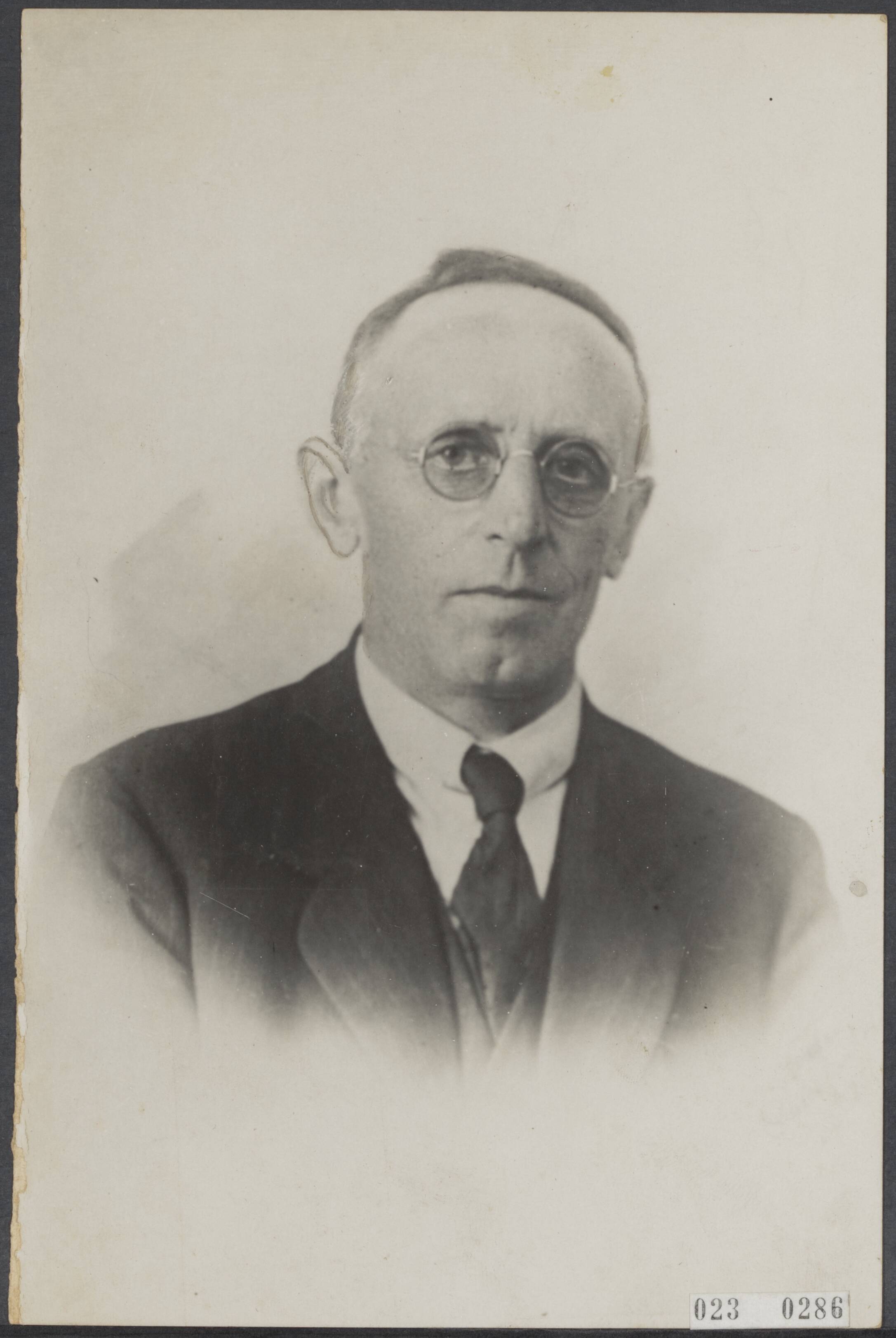 Fotocollectie Elsevier Binnenland — Dr. S. de Boer, privaat docent aan de Gemeentelijke Universiteit van Amsterdam, is benoemd tot hoogleraar aan de faculteit der geneeskunde aan de Rijksuniversiteit te Groningen om onderwijs te geven in de farmacologie — Foto: Fotopersbureau "Holland". Licentie: Set B: Rechtenvrij / Publiek Domein. Bron: Nationaal Archief. http://hdl.handle.net/10648/add4535e-d0b4-102d-bcf8-003048976d84
