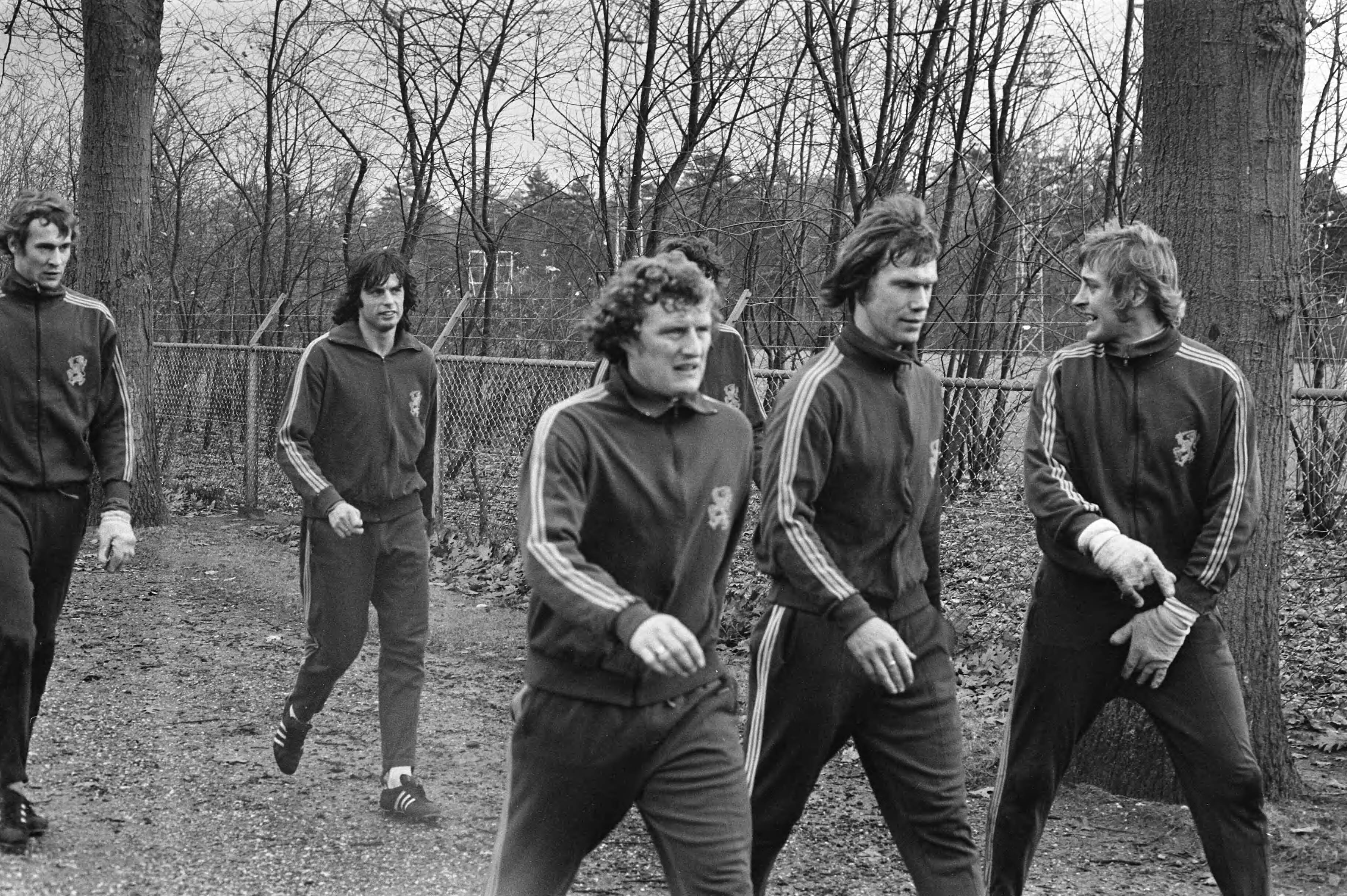 Fotocollectie Anefo — Training selectie Nederlands elftal in Zeist voor wedstrijd tegen Belgie, v.l.n.r. Jansen, Wery en keeper Schrijvers — Foto: Mieremet, Rob / Anefo. Licentie: Set B: Rechtenvrij / Publiek Domein. Bron: Nationaal Archief. http://hdl.handle.net/10648/abfd57ec-d0b4-102d-bcf8-003048976d84