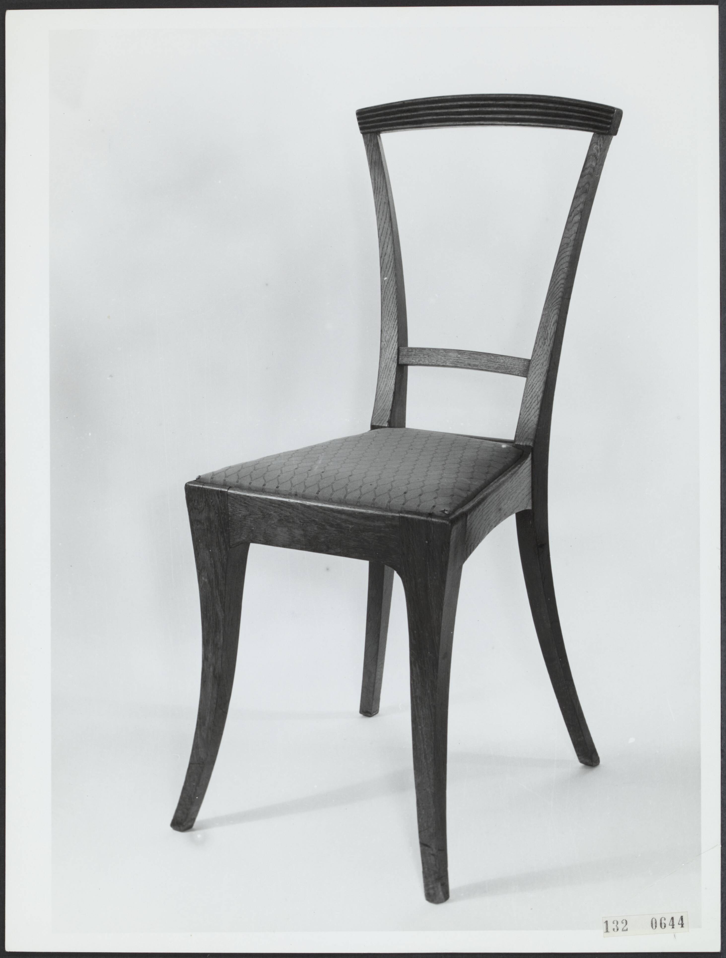 Fotocollectie Rijksvoorlichtingsdienst Eigen — Stoel (1898) van Johan Thorn Prikker uit de collectie van het Haags Gemeentemuseum — Foto: Gemeentemuseum Den Haag. Licentie: Set B: Rechtenvrij / Publiek Domein. Bron: Nationaal Archief. http://hdl.handle.net/10648/af5471b4-d0b4-102d-bcf8-003048976d84