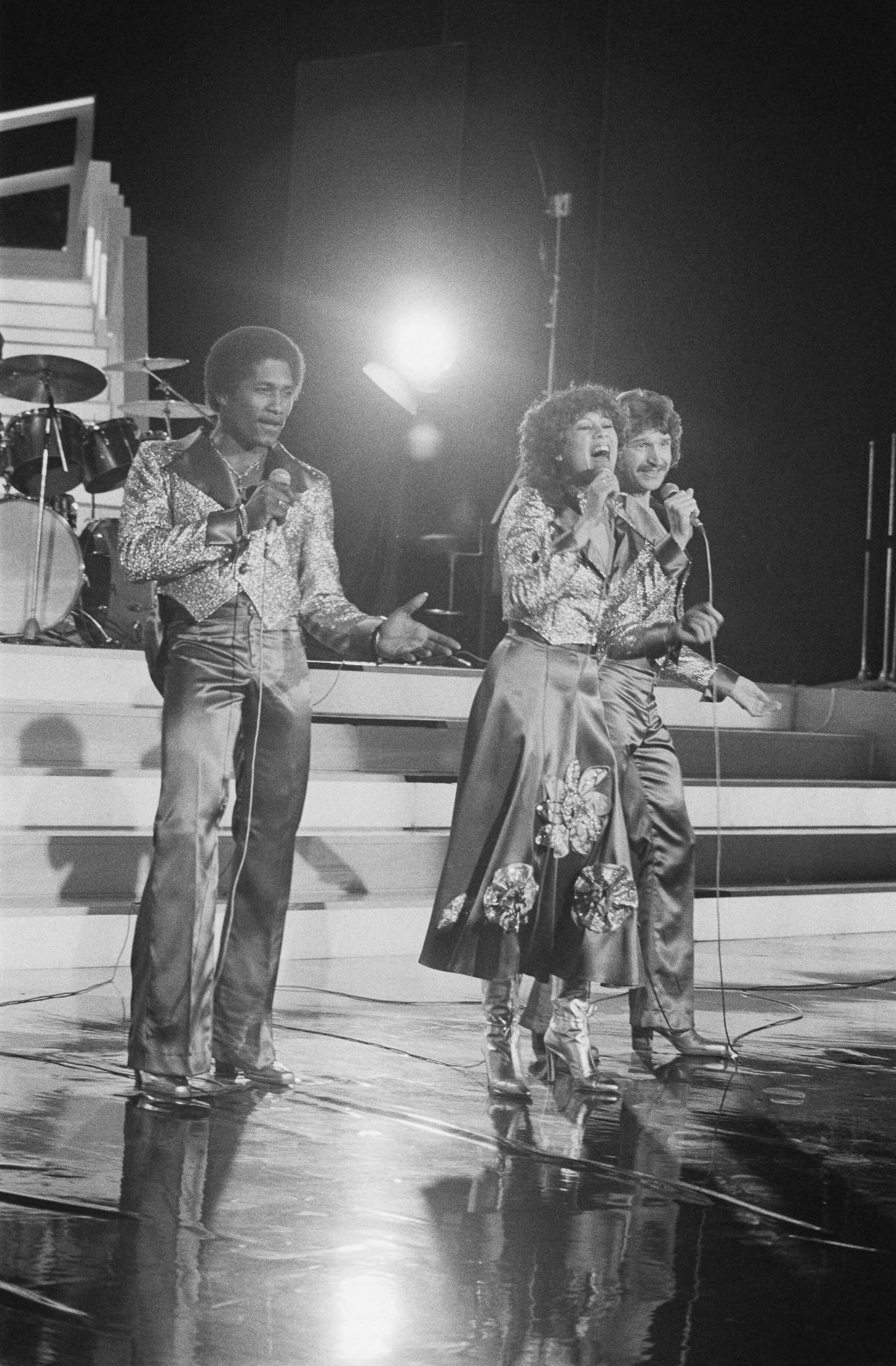 Fotocollectie Anefo — Nationaal Songfestival in Den Haag ; "Harmony" tijdens optreden — Foto: Suyk, Koen / Anefo. Licentie: Set B: Rechtenvrij / Publiek Domein. Bron: Nationaal Archief. http://hdl.handle.net/10648/acaceda6-d0b4-102d-bcf8-003048976d84