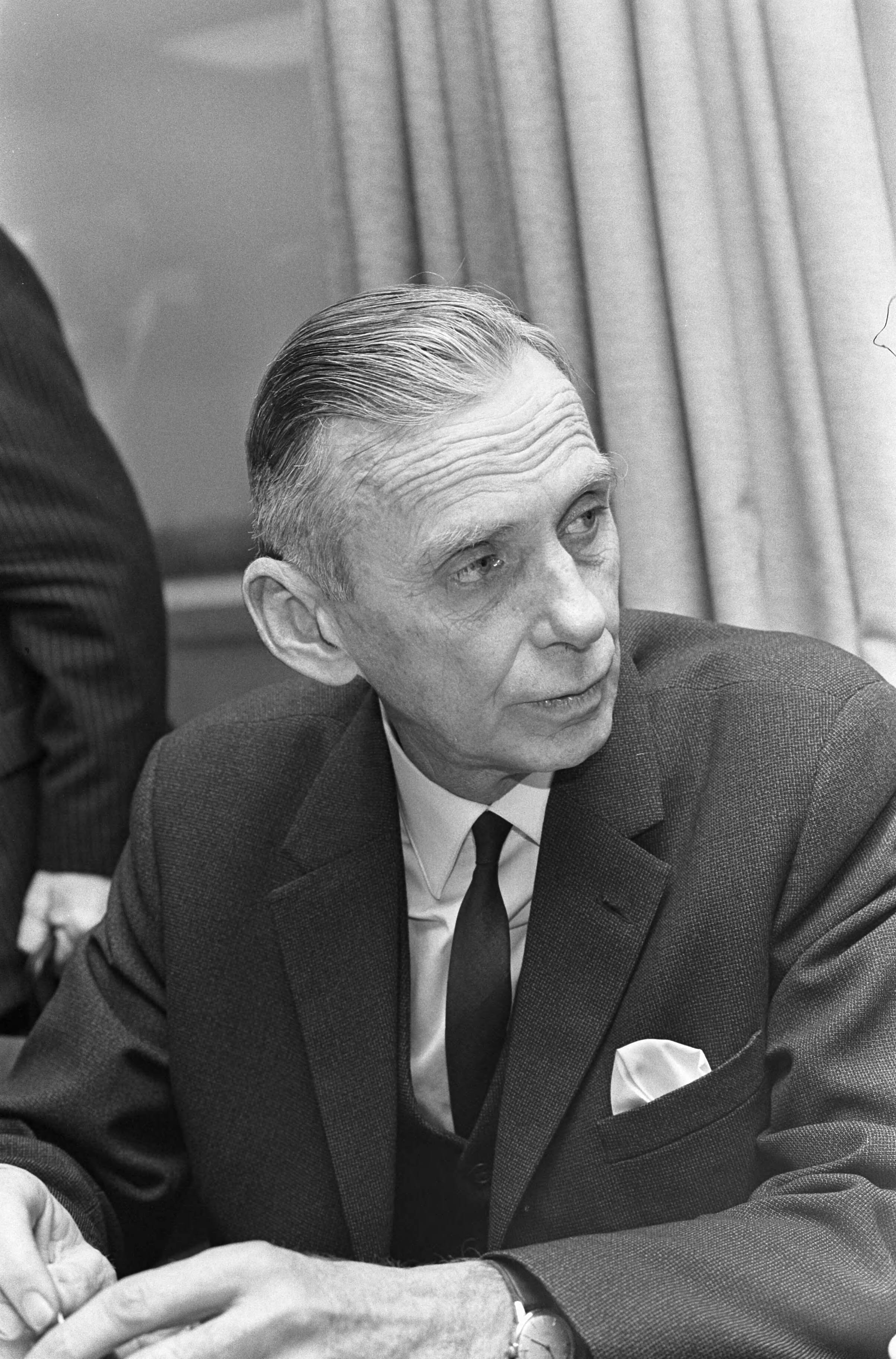 Fotocollectie Anefo — Loonoverleg in Den Haag, ir. J. Bosma (CSWV) — Foto: Kroon, Ron / Anefo. Licentie: Set B: Rechtenvrij / Publiek Domein. Bron: Nationaal Archief. http://hdl.handle.net/10648/ab07d380-d0b4-102d-bcf8-003048976d84